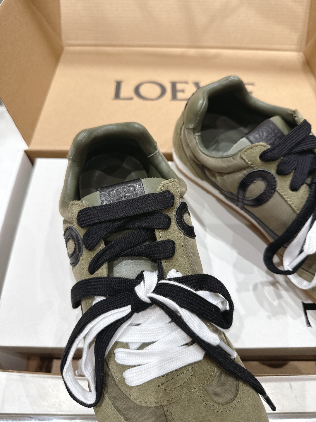 高版本出厂
LOEWE罗意威二代Ballet Runner升级2.0给足界一些震撼,2025早春B