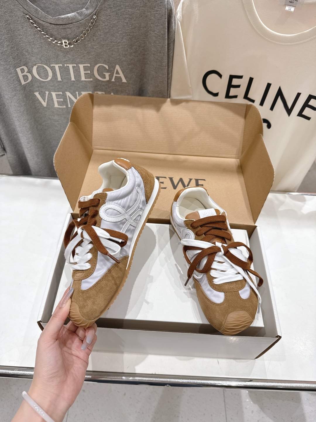高版本出厂
LOEWE罗意威二代Ballet Runner升级2.0给足界一些震撼,2025早春B