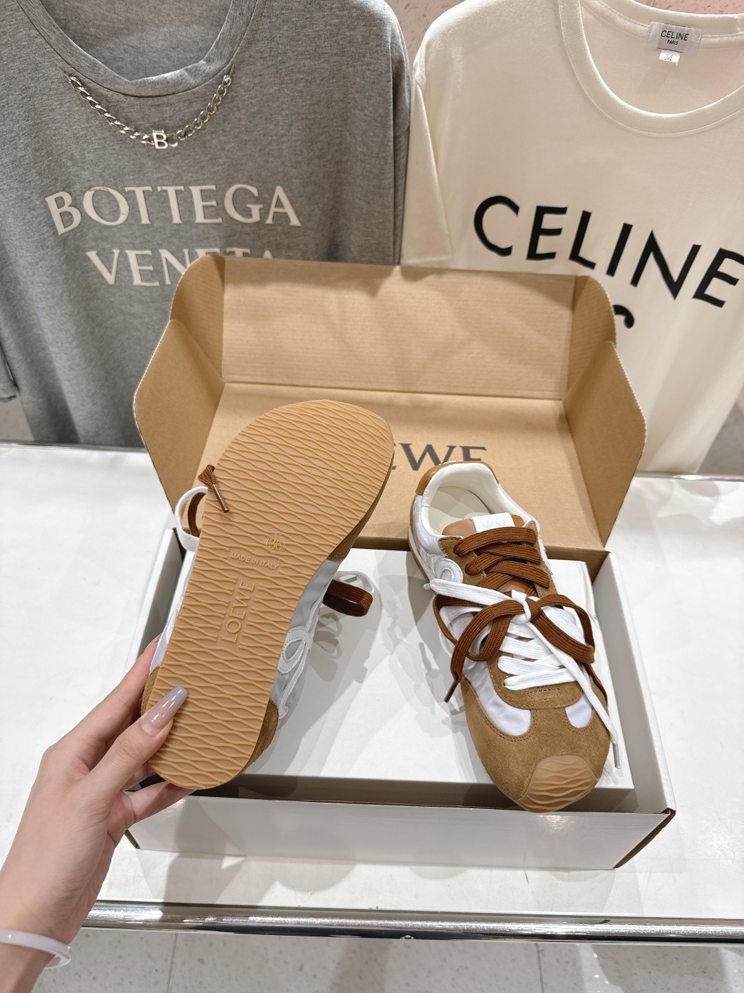 高版本出厂
LOEWE罗意威二代Ballet Runner升级2.0给足界一些震撼,2025早春B
