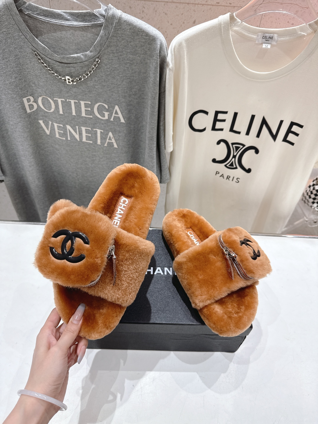 高版本出厂
 官网同步.新品毛拖/顶级版本CHANEL*小香2025ss独家爆款系列毛毛拖鞋！秋冬宝藏时