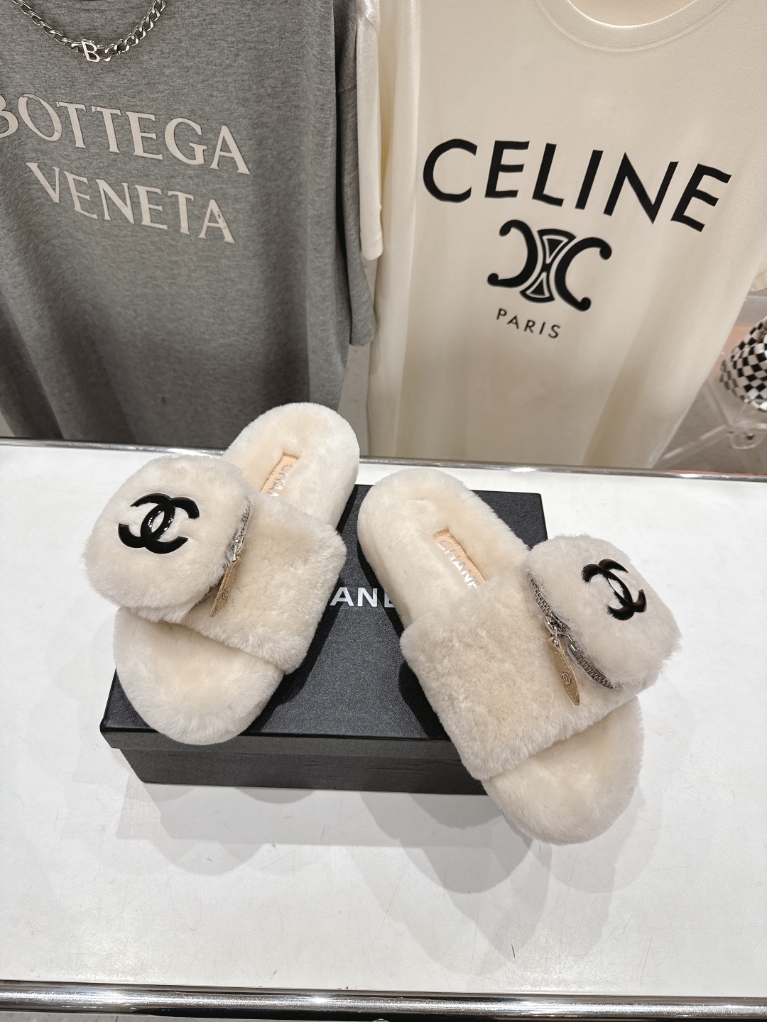 高版本出厂
 官网同步.新品毛拖/顶级版本CHANEL*小香2025ss独家爆款系列毛毛拖鞋！秋冬宝藏时