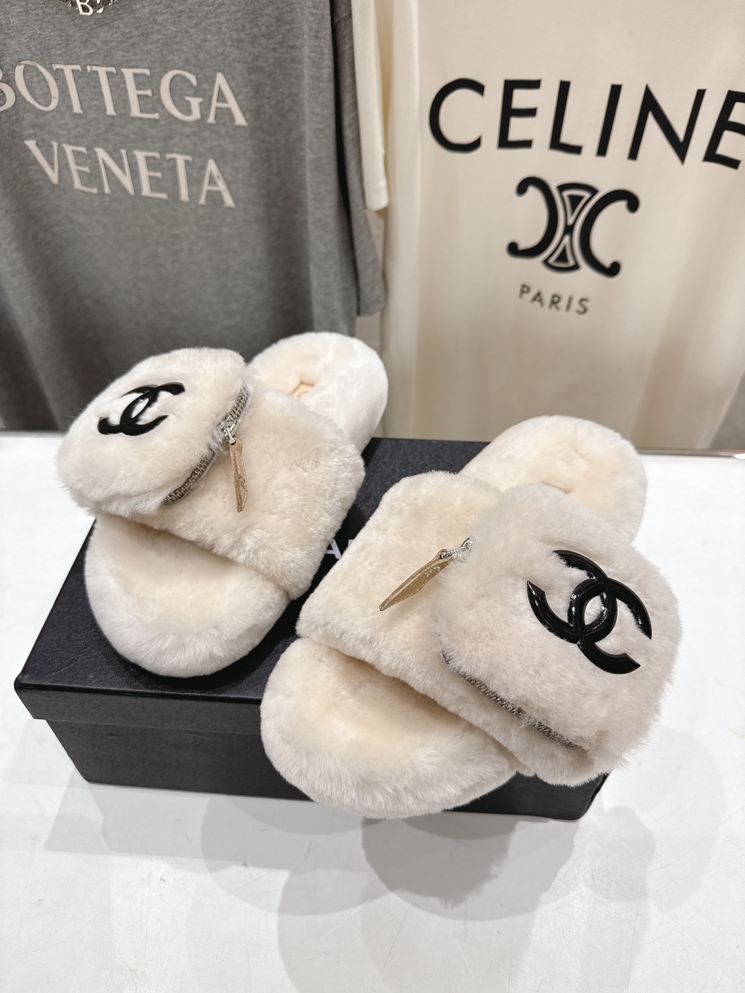 高版本出厂
 官网同步.新品毛拖/顶级版本CHANEL*小香2025ss独家爆款系列毛毛拖鞋！秋冬宝藏时