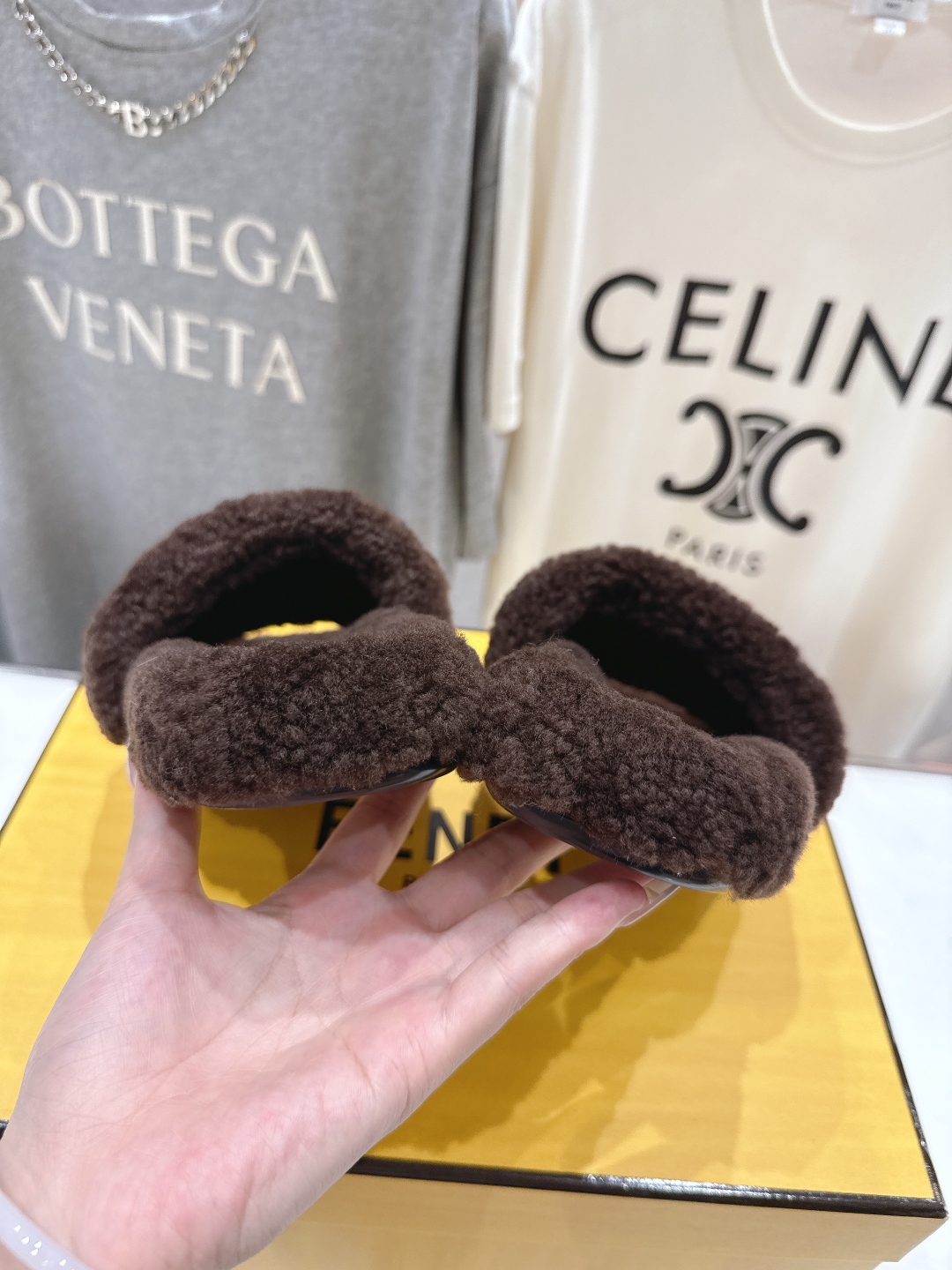 高版本出厂  
  Fendi/芬迪2025ss秋冬新款居家平底毛毛拖鞋，真是好玩好看好萌哒
原版复刻精