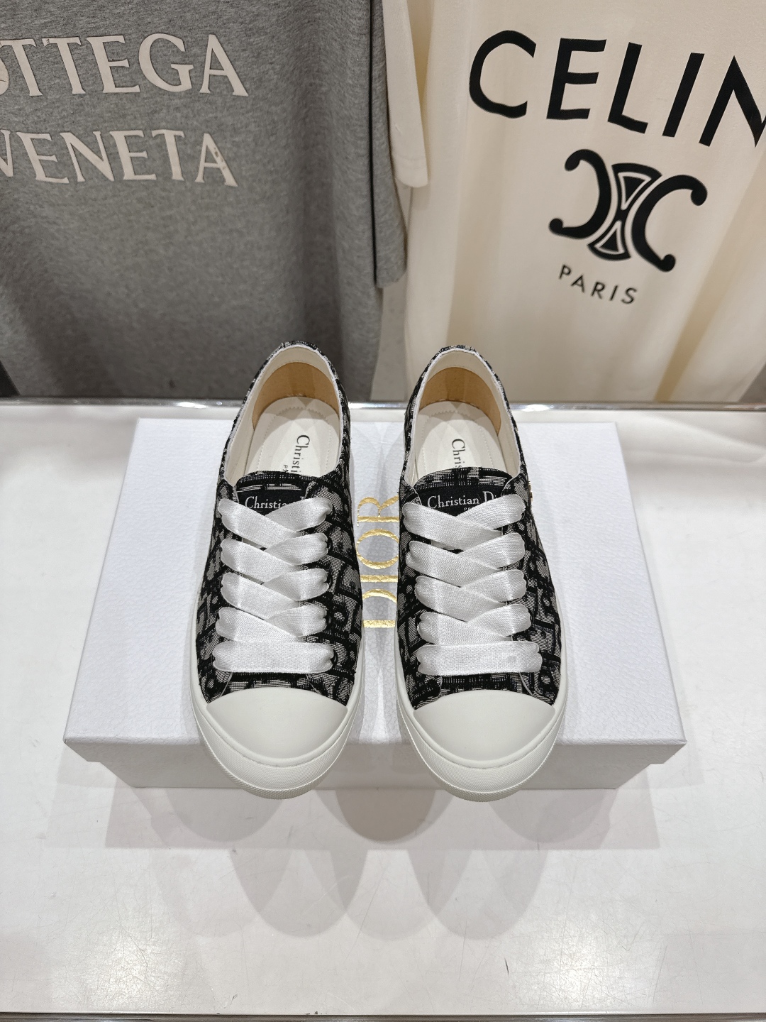 高版本出厂
  Dior/迪奥D家2025ss新款系带真丝帆布鞋休闲鞋
原版购入开发 做货 这款真丝面休