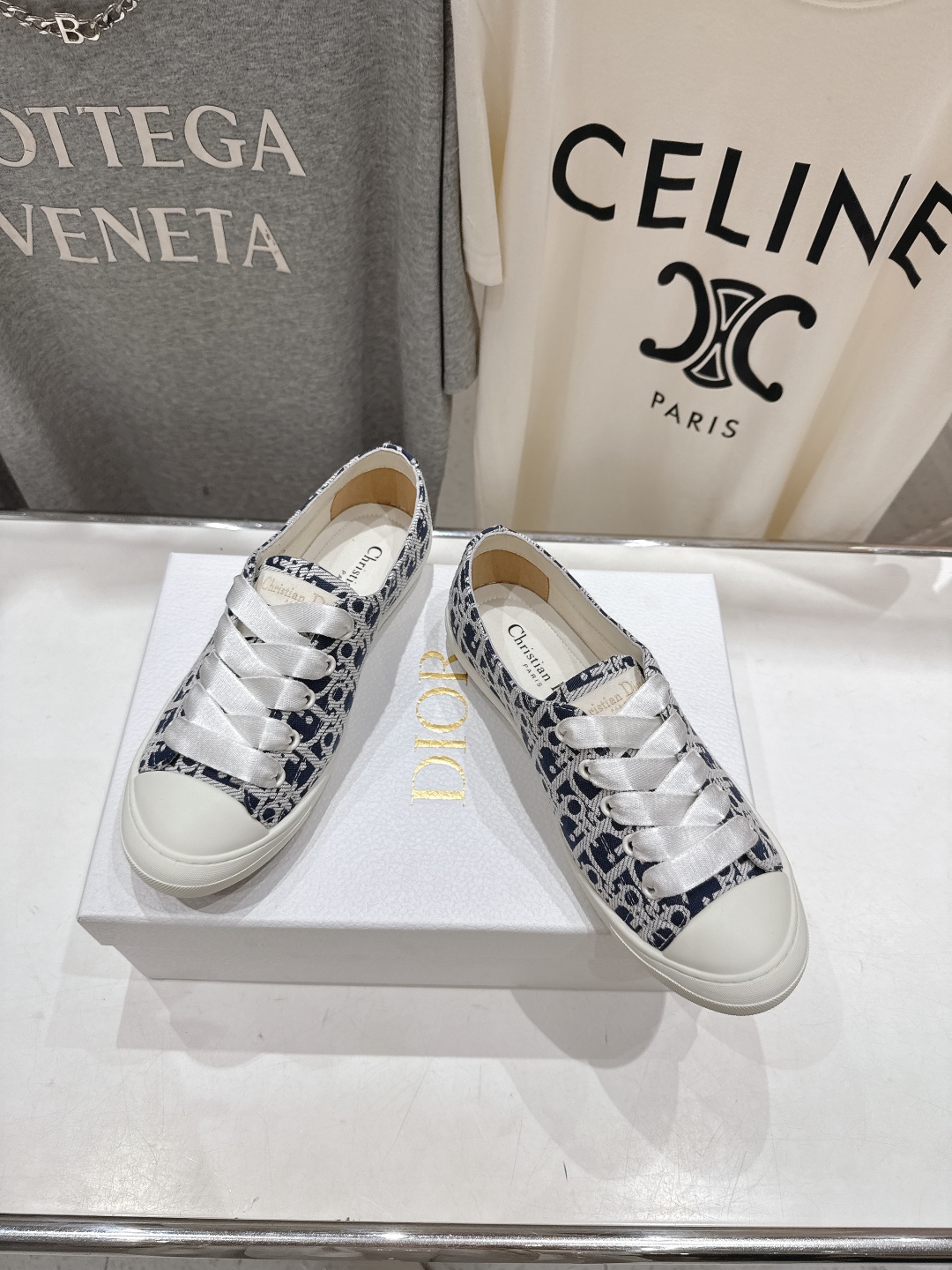 高版本出厂
  Dior/迪奥D家2025ss新款系带真丝帆布鞋休闲鞋
原版购入开发 做货 这款真丝面休