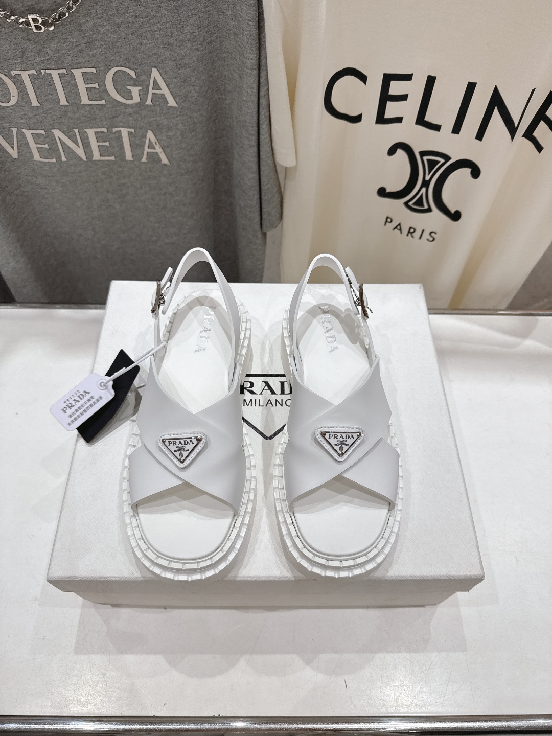 高版本出厂
 Prada/普拉达2025ss夏季新款沙滩厚底勃肯凉鞋
这个鞋型真的属于经典不会过时的设计