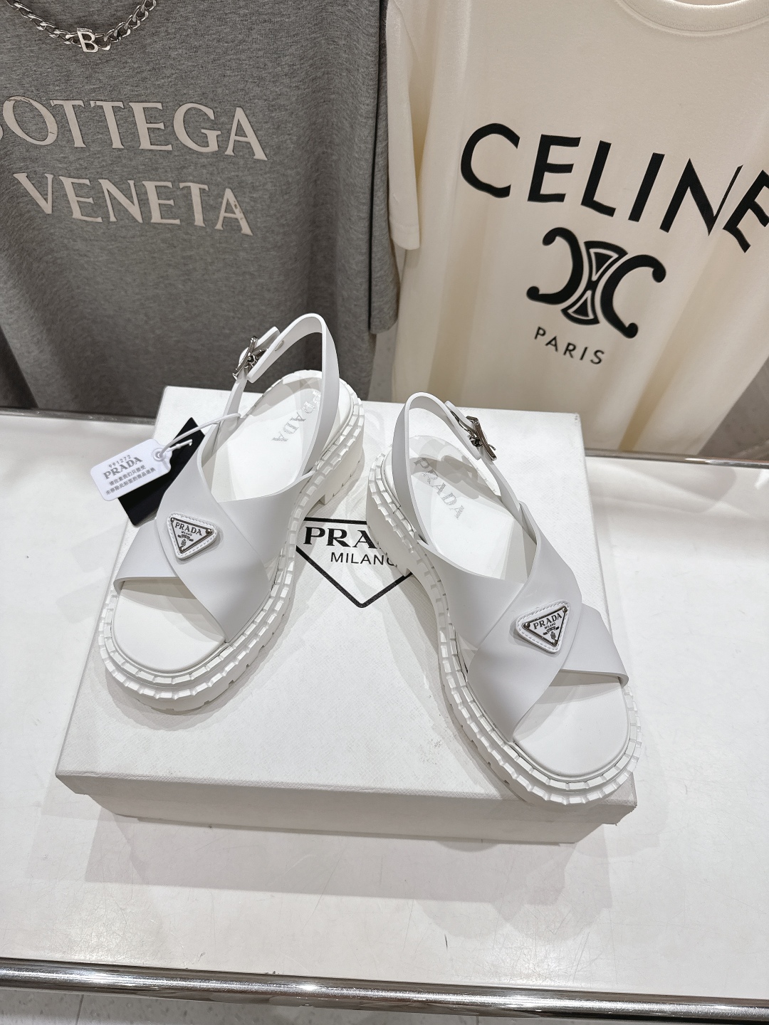 高版本出厂
 Prada/普拉达2025ss夏季新款沙滩厚底勃肯凉鞋
这个鞋型真的属于经典不会过时的设计
