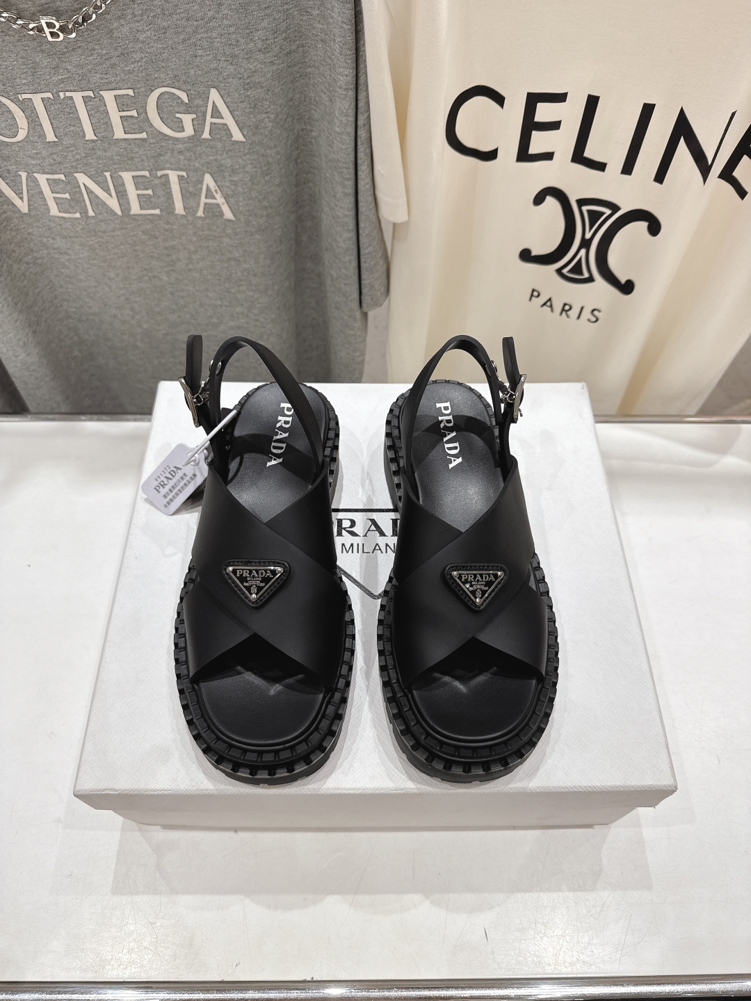 高版本出厂
 Prada/普拉达2025ss夏季新款沙滩厚底勃肯凉鞋
这个鞋型真的属于经典不会过时的设计