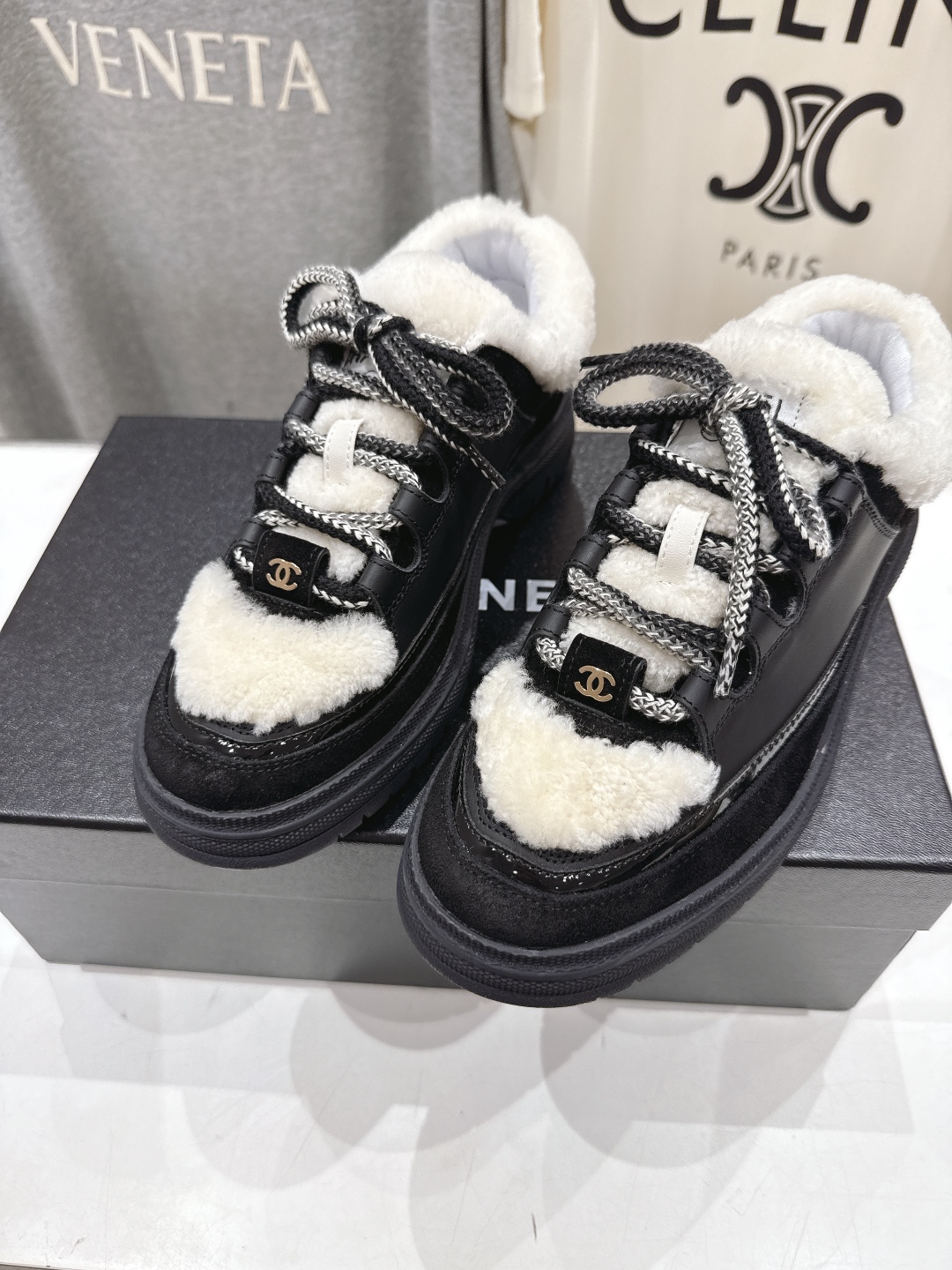 高版本出厂  
  Chanel*小香 2025ss新款系带熊猫鞋休闲鞋小白鞋运动鞋  饼干鞋
顶级版本