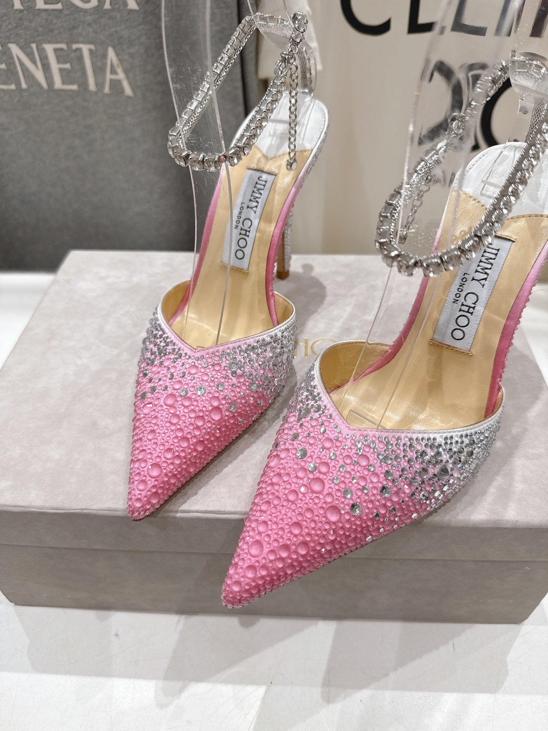 高版本出厂
  JIMMY CHOO*｜JC/吉米周2025ss夏季新款烫钻高跟凉鞋

原版套楦，完美的