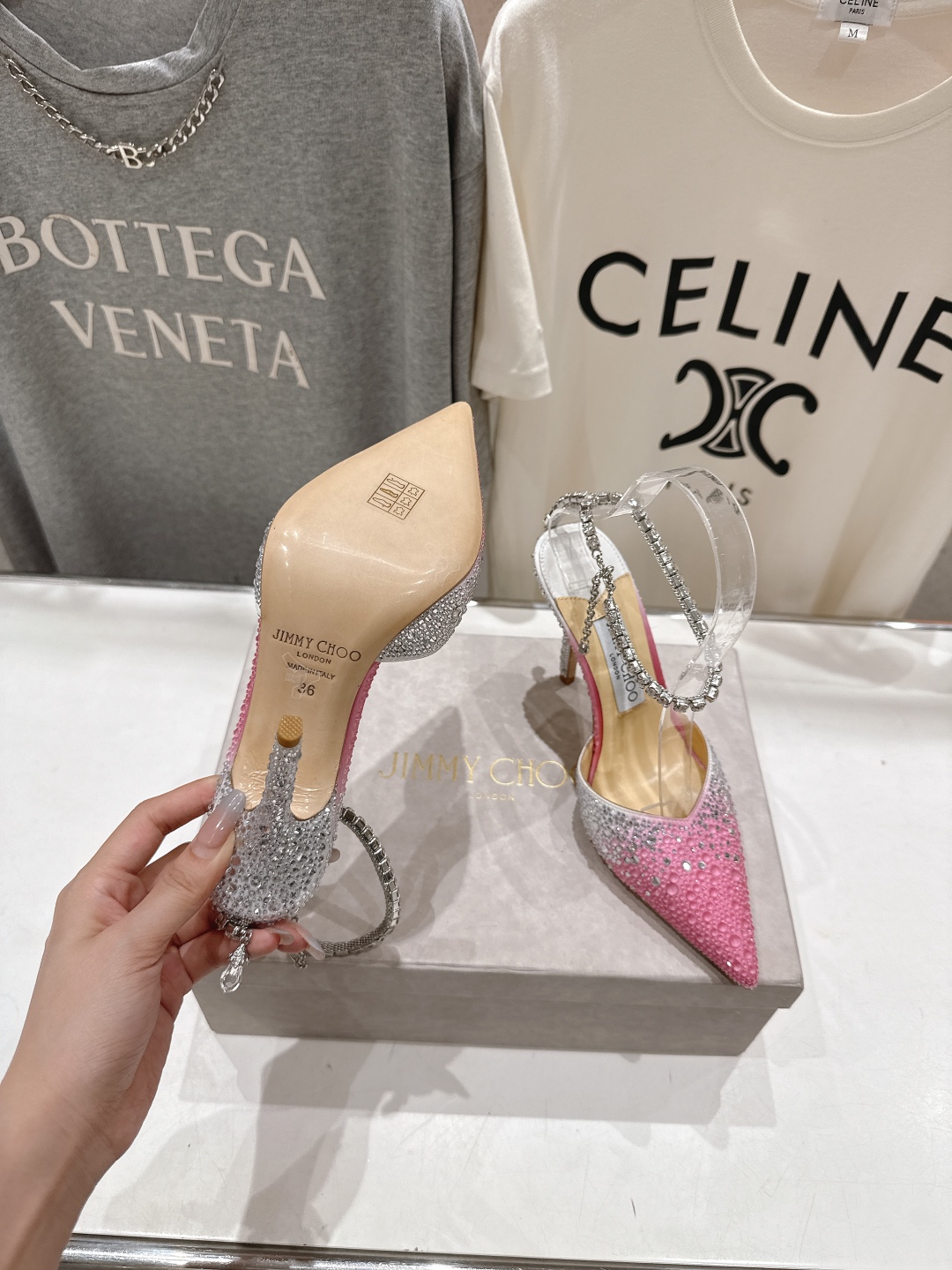 高版本出厂
  JIMMY CHOO*｜JC/吉米周2025ss夏季新款烫钻高跟凉鞋

原版套楦，完美的
