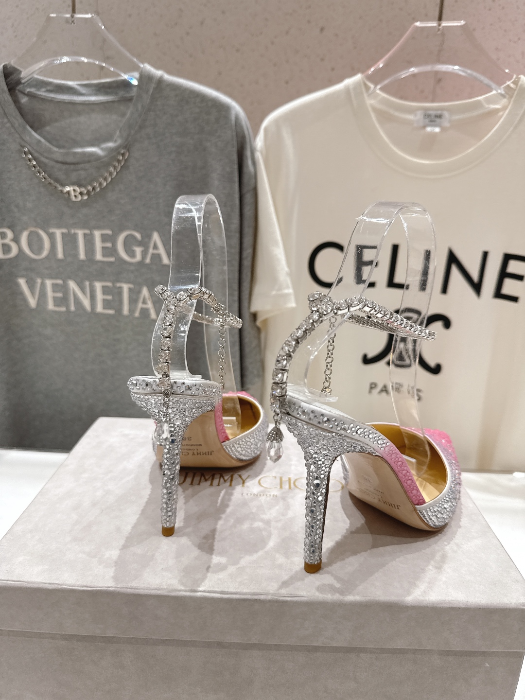高版本出厂
  JIMMY CHOO*｜JC/吉米周2025ss夏季新款烫钻高跟凉鞋

原版套楦，完美的