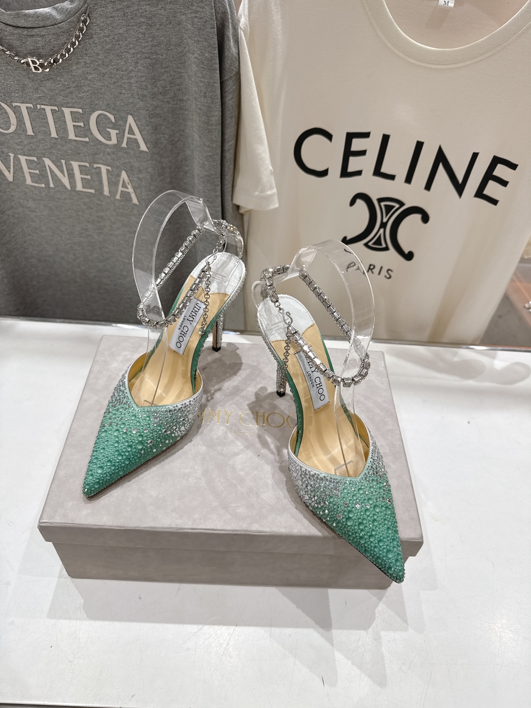 高版本出厂
  JIMMY CHOO*｜JC/吉米周2025ss夏季新款烫钻高跟凉鞋

原版套楦，完美的