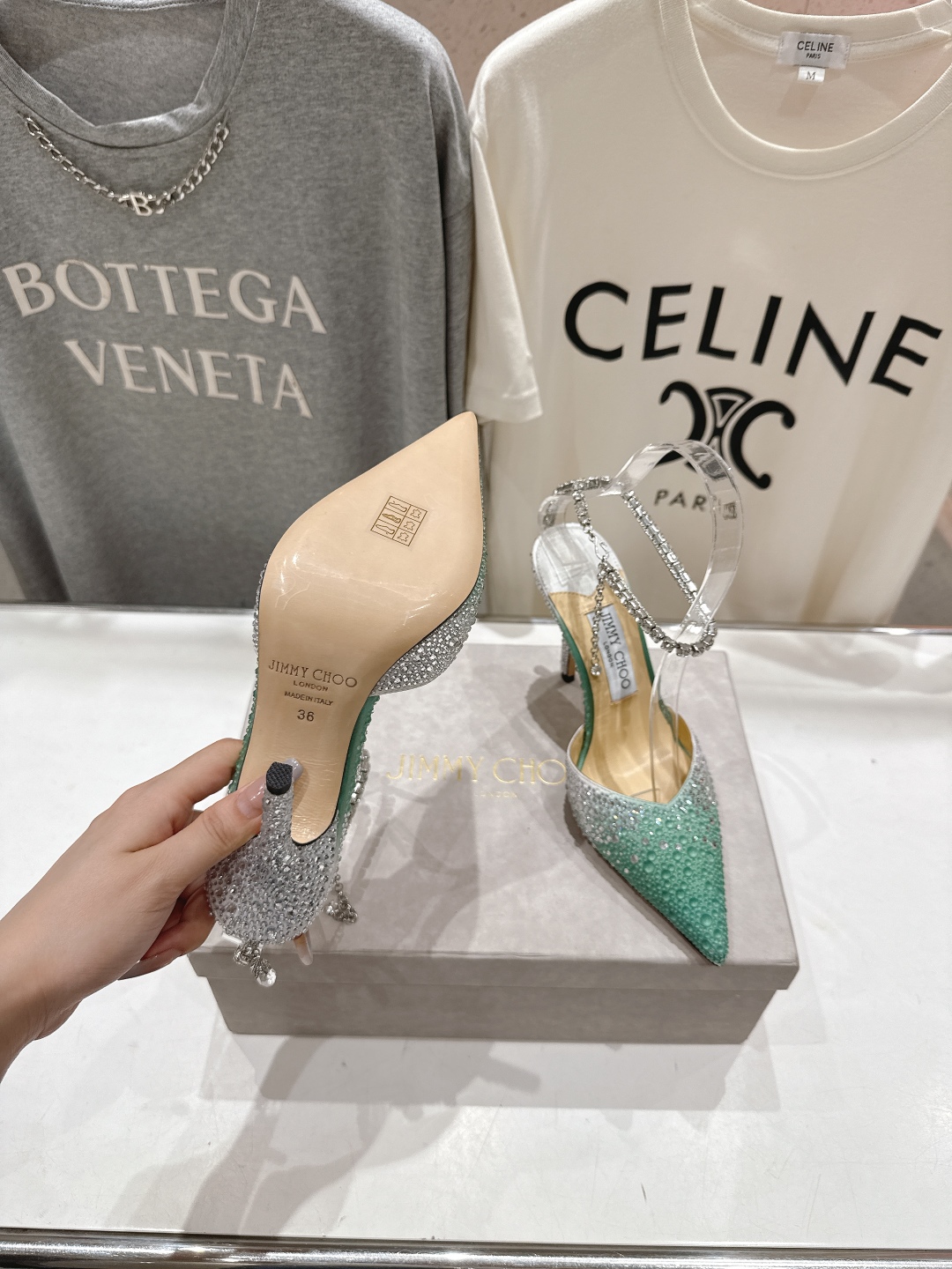 高版本出厂
  JIMMY CHOO*｜JC/吉米周2025ss夏季新款烫钻高跟凉鞋

原版套楦，完美的