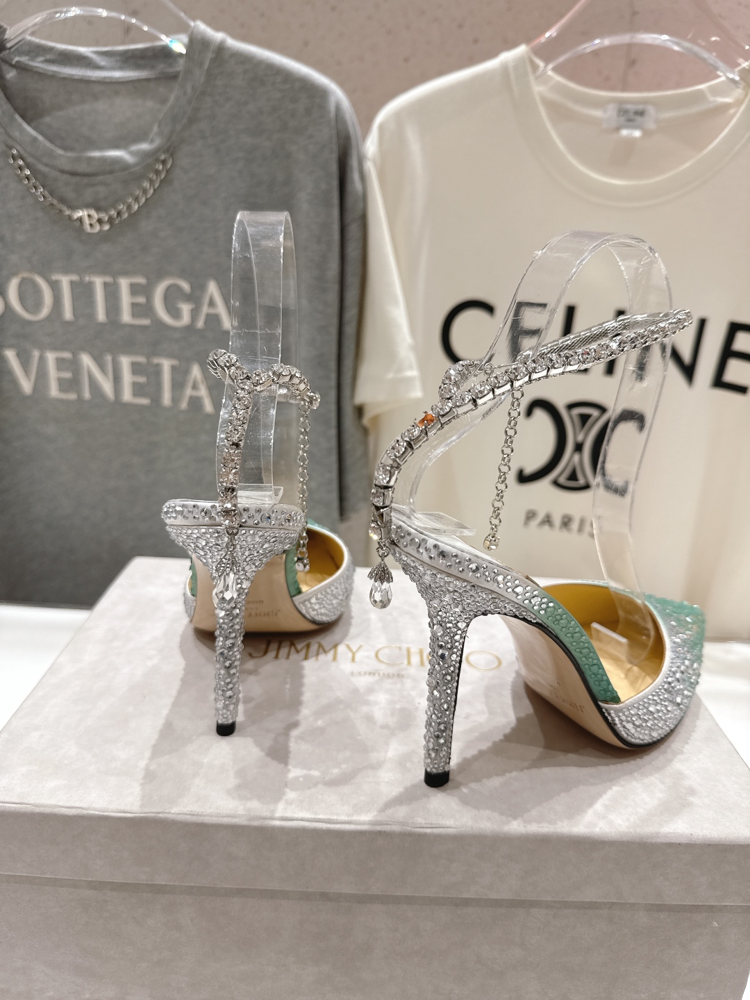 高版本出厂
  JIMMY CHOO*｜JC/吉米周2025ss夏季新款烫钻高跟凉鞋

原版套楦，完美的