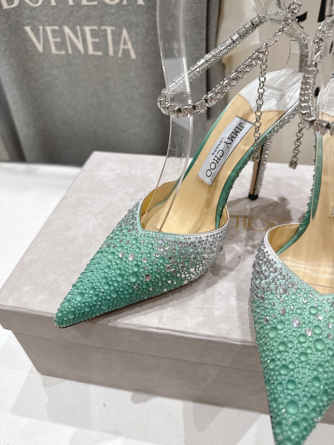 高版本出厂
  JIMMY CHOO*｜JC/吉米周2025ss夏季新款烫钻高跟凉鞋

原版套楦，完美的