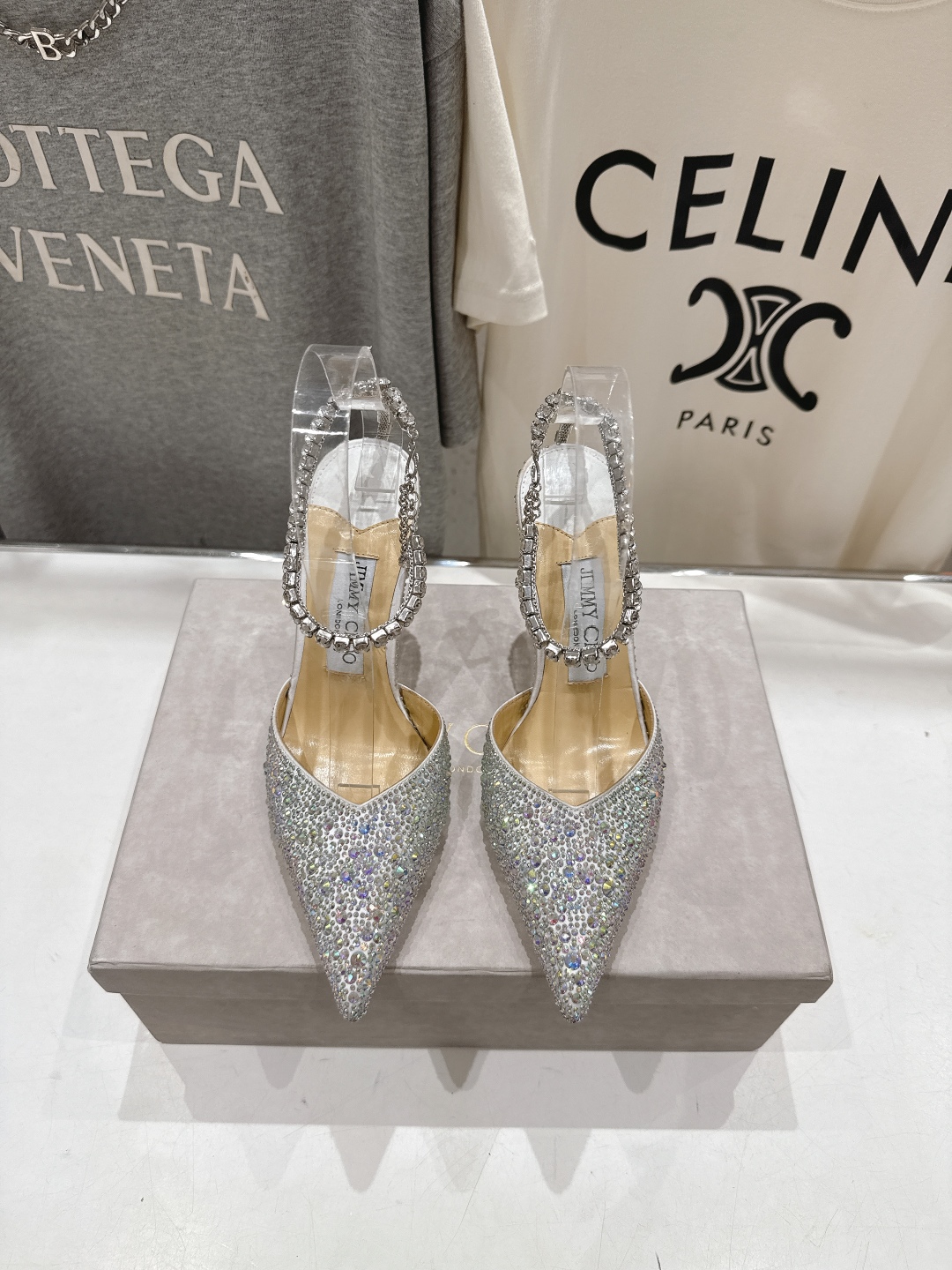高版本出厂
  JIMMY CHOO*｜JC/吉米周2025ss夏季新款烫钻高跟凉鞋

原版套楦，完美的