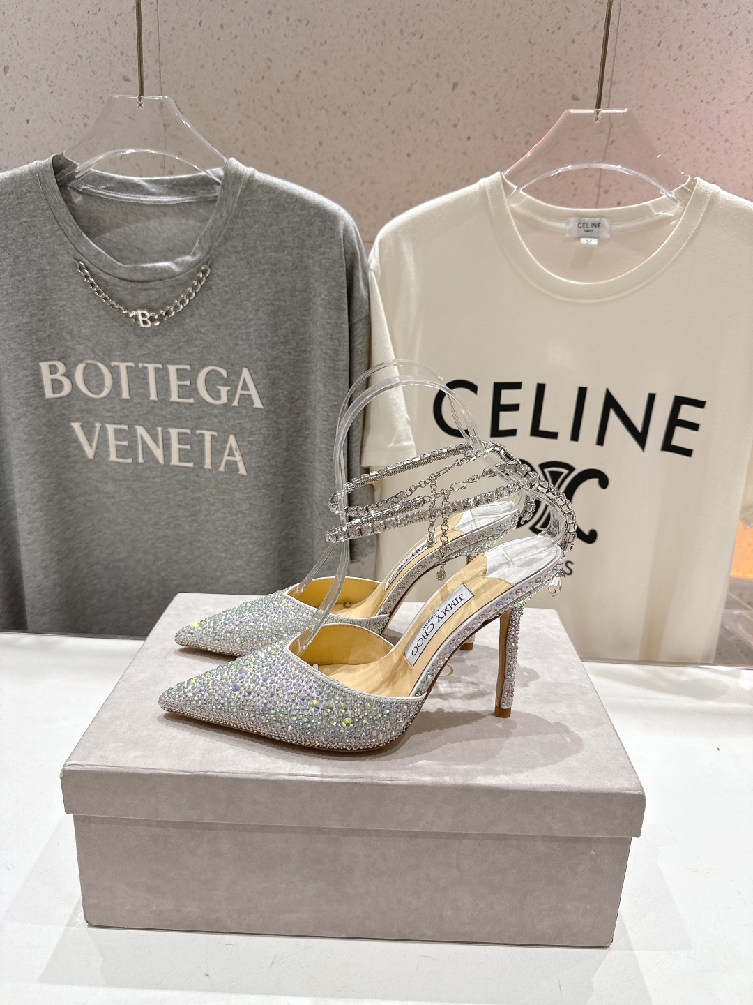 高版本出厂
  JIMMY CHOO*｜JC/吉米周2025ss夏季新款烫钻高跟凉鞋

原版套楦，完美的