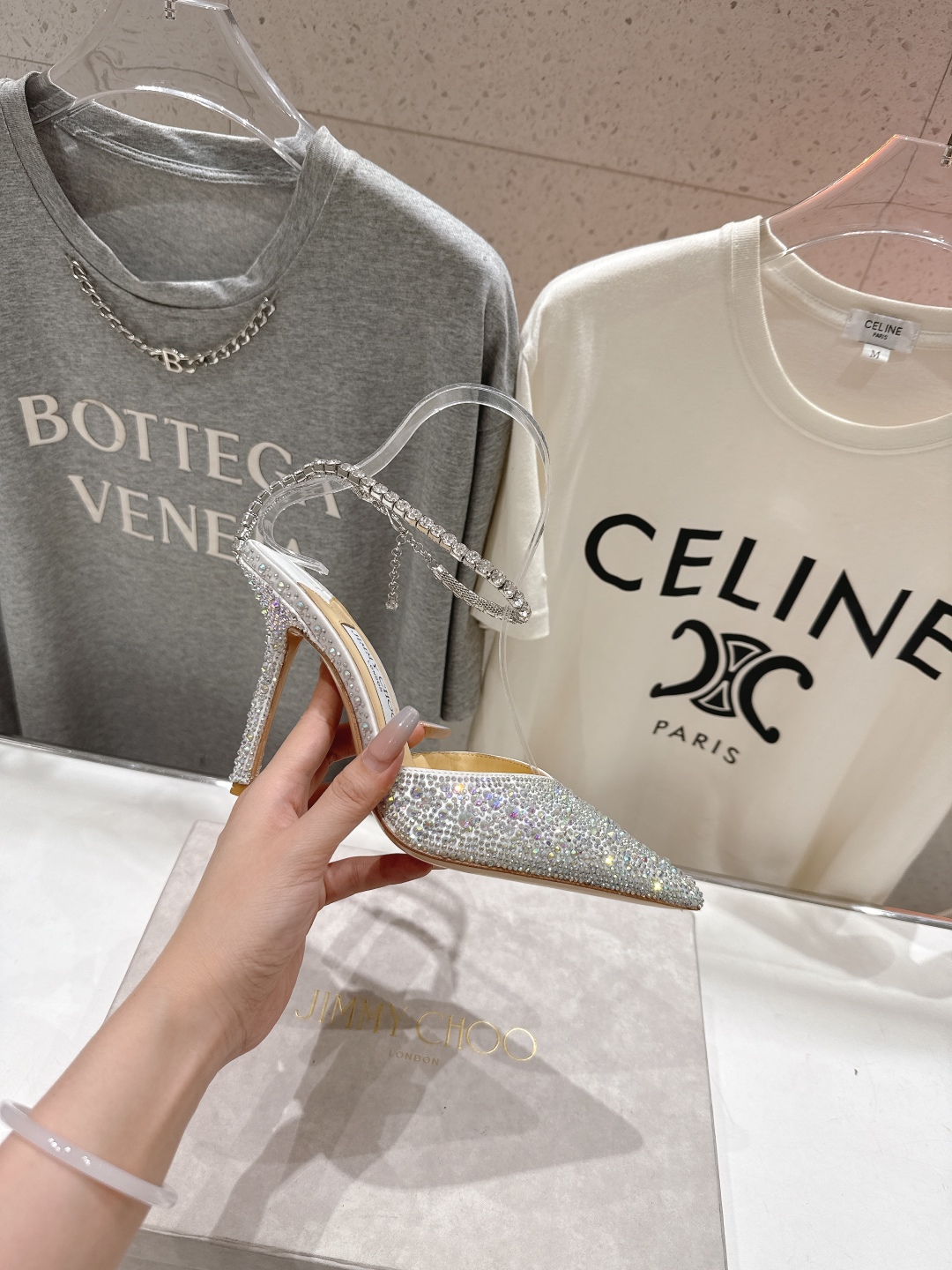 高版本出厂
  JIMMY CHOO*｜JC/吉米周2025ss夏季新款烫钻高跟凉鞋

原版套楦，完美的