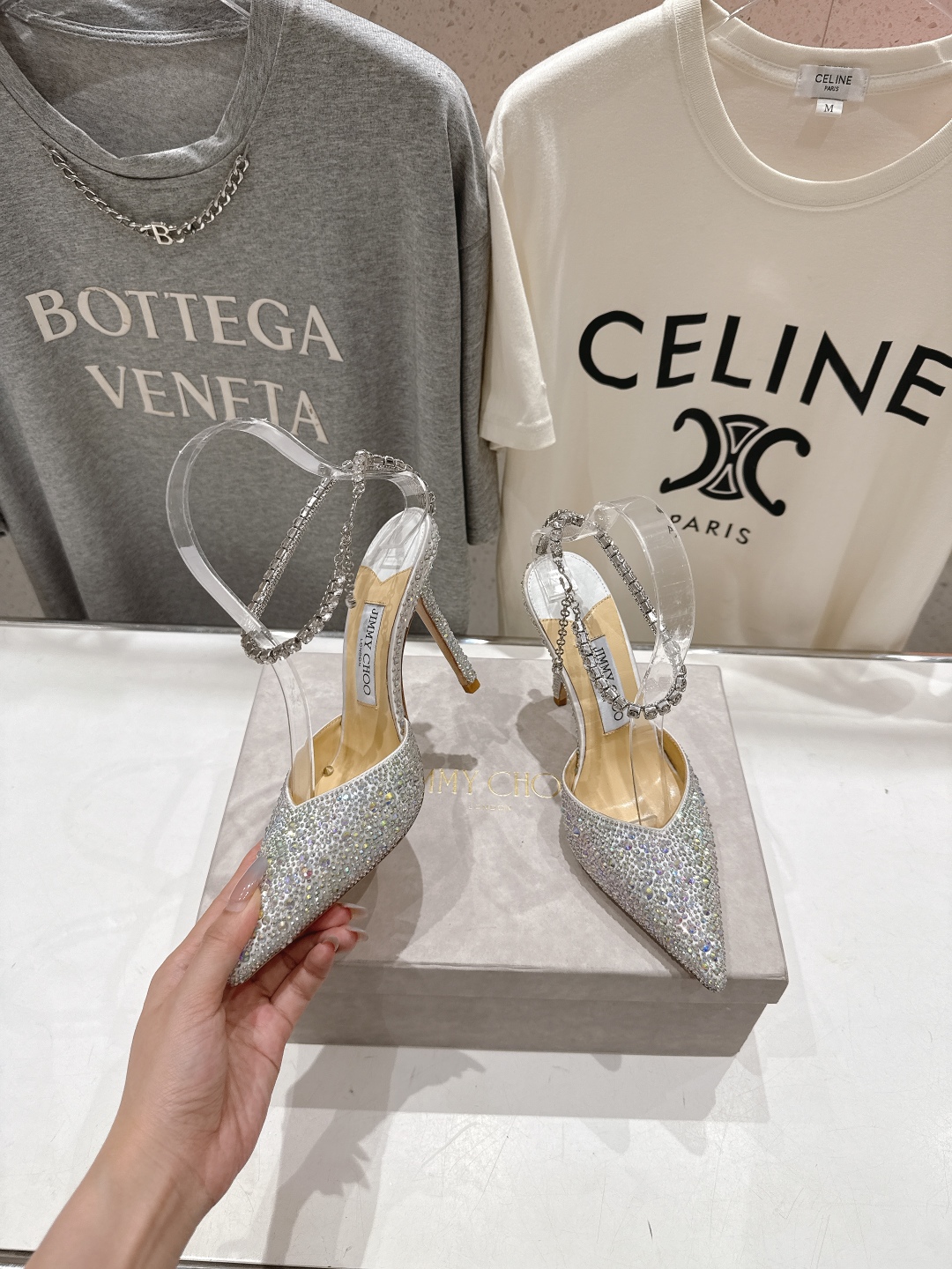 高版本出厂
  JIMMY CHOO*｜JC/吉米周2025ss夏季新款烫钻高跟凉鞋

原版套楦，完美的