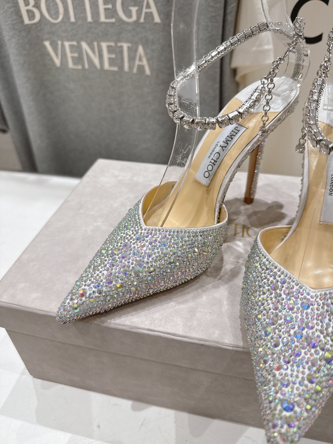 高版本出厂
  JIMMY CHOO*｜JC/吉米周2025ss夏季新款烫钻高跟凉鞋

原版套楦，完美的