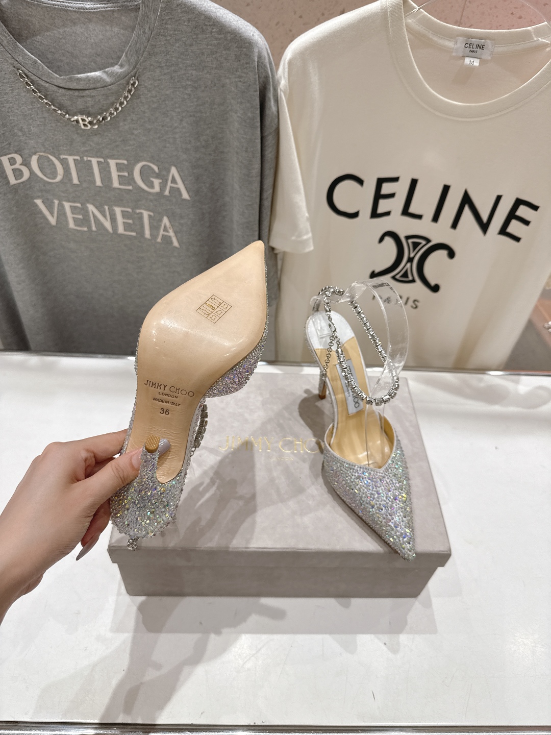 高版本出厂
  JIMMY CHOO*｜JC/吉米周2025ss夏季新款烫钻高跟凉鞋

原版套楦，完美的