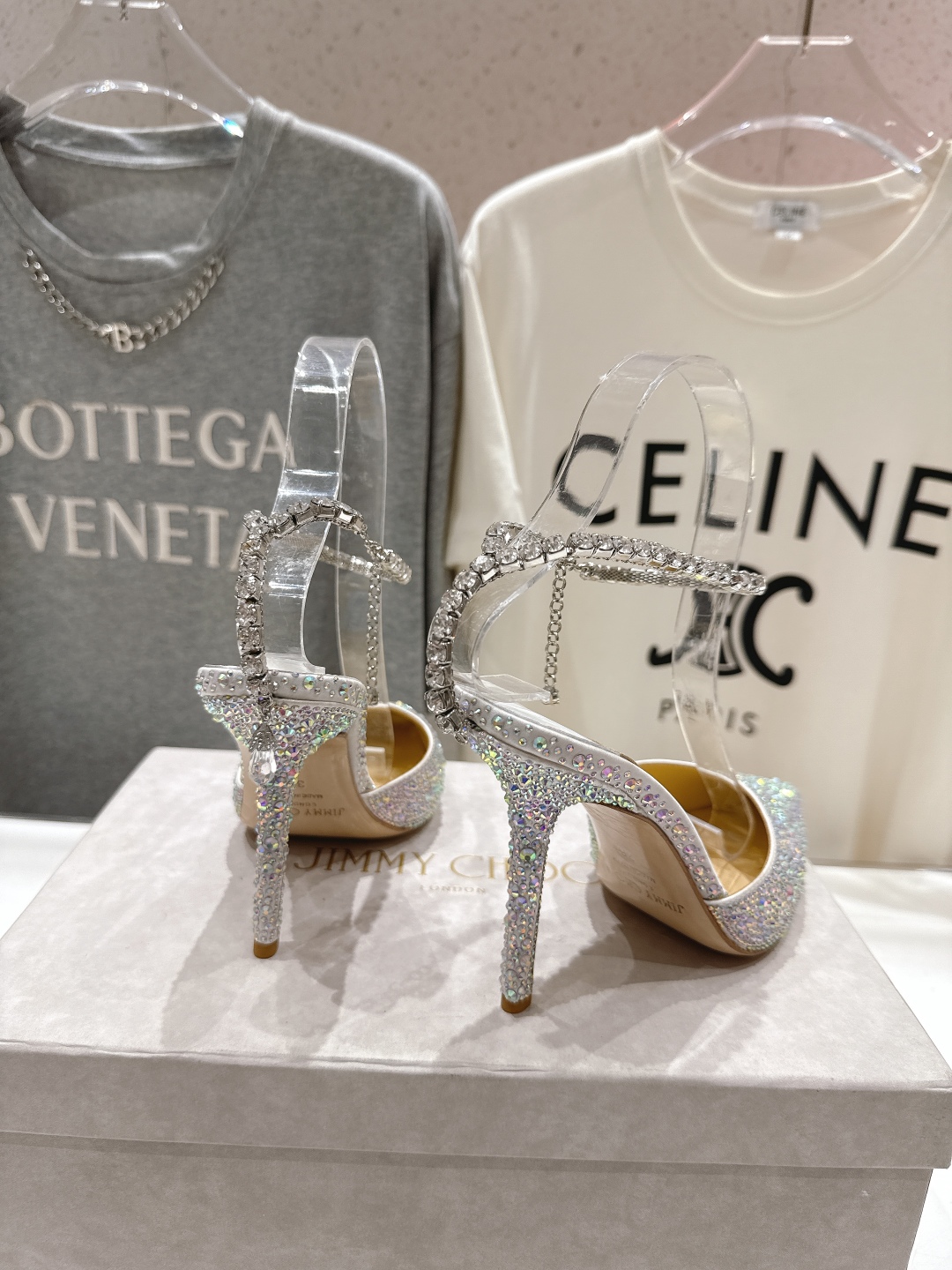 高版本出厂
  JIMMY CHOO*｜JC/吉米周2025ss夏季新款烫钻高跟凉鞋

原版套楦，完美的