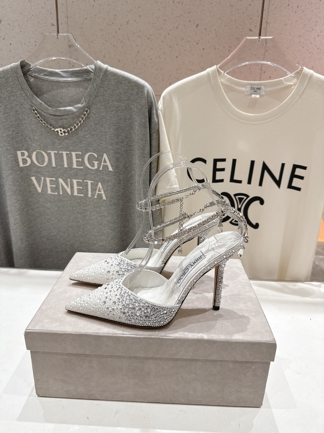 高版本出厂
  JIMMY CHOO*｜JC/吉米周2025ss夏季新款烫钻高跟凉鞋

原版套楦，完美的