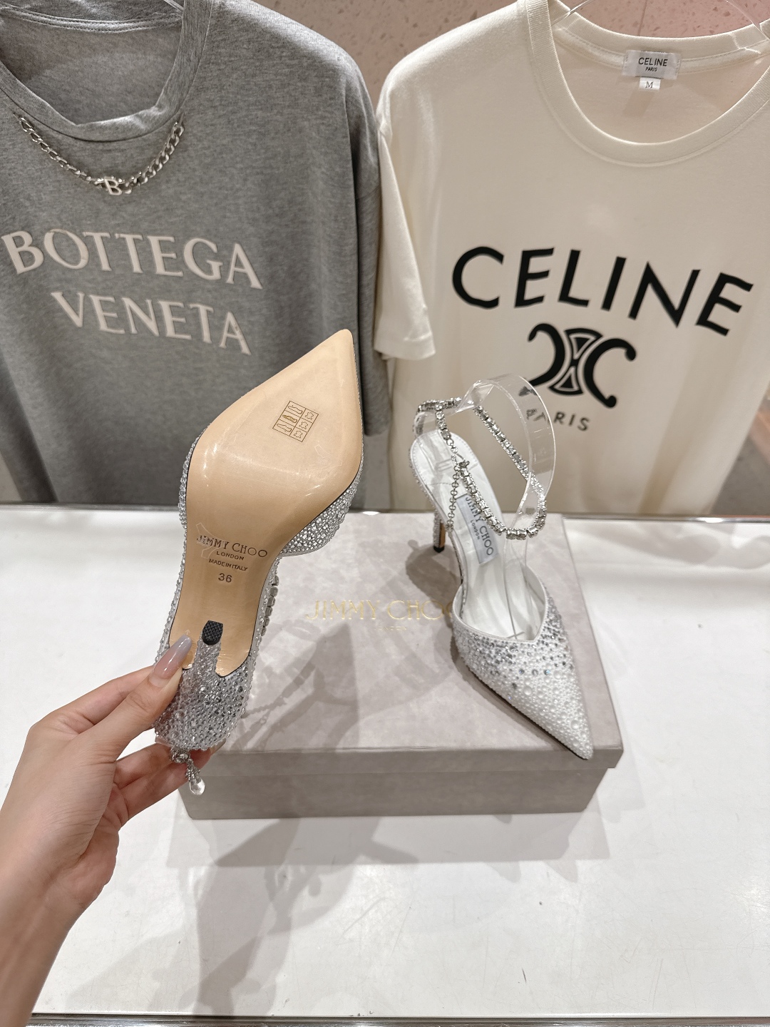 高版本出厂
  JIMMY CHOO*｜JC/吉米周2025ss夏季新款烫钻高跟凉鞋

原版套楦，完美的