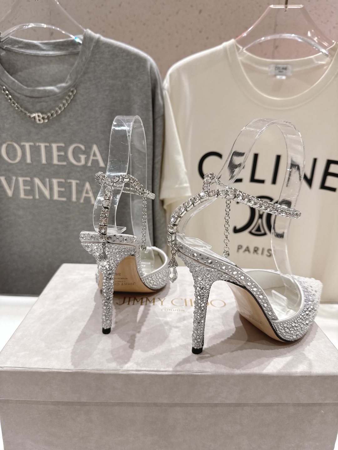 高版本出厂
  JIMMY CHOO*｜JC/吉米周2025ss夏季新款烫钻高跟凉鞋

原版套楦，完美的