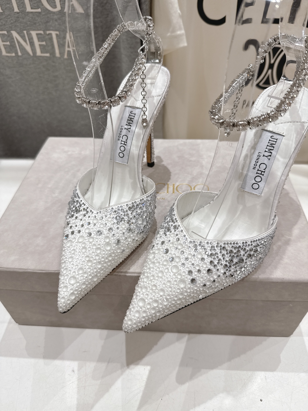 高版本出厂
  JIMMY CHOO*｜JC/吉米周2025ss夏季新款烫钻高跟凉鞋

原版套楦，完美的