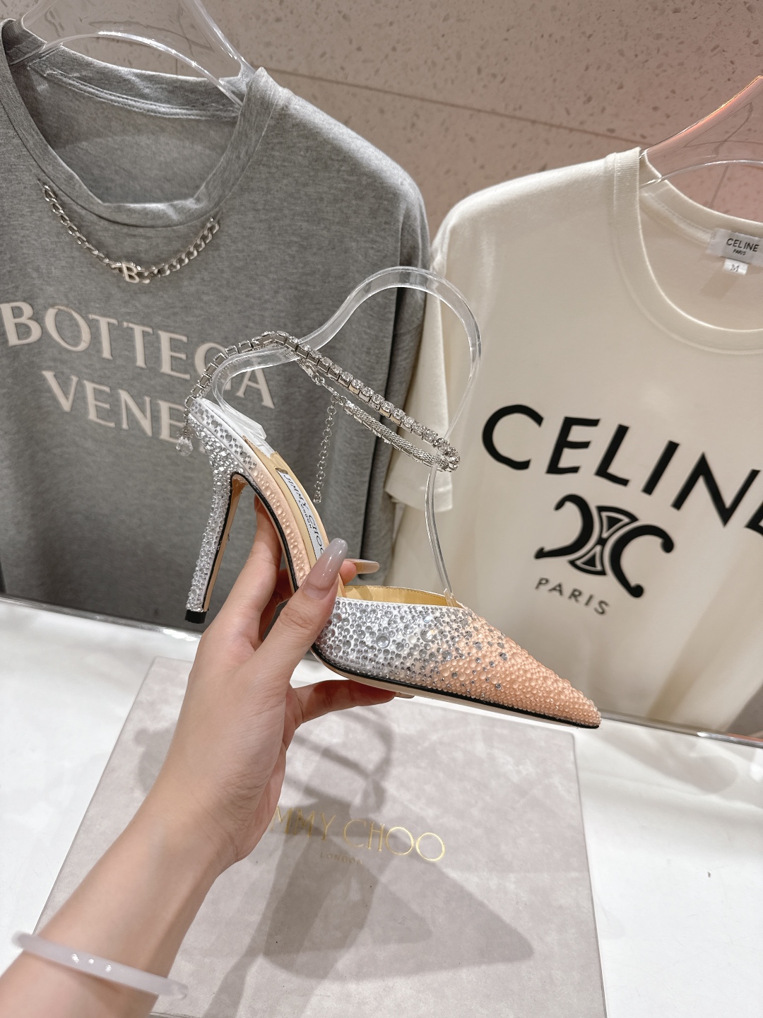 高版本出厂
  JIMMY CHOO*｜JC/吉米周2025ss夏季新款烫钻高跟凉鞋

原版套楦，完美的