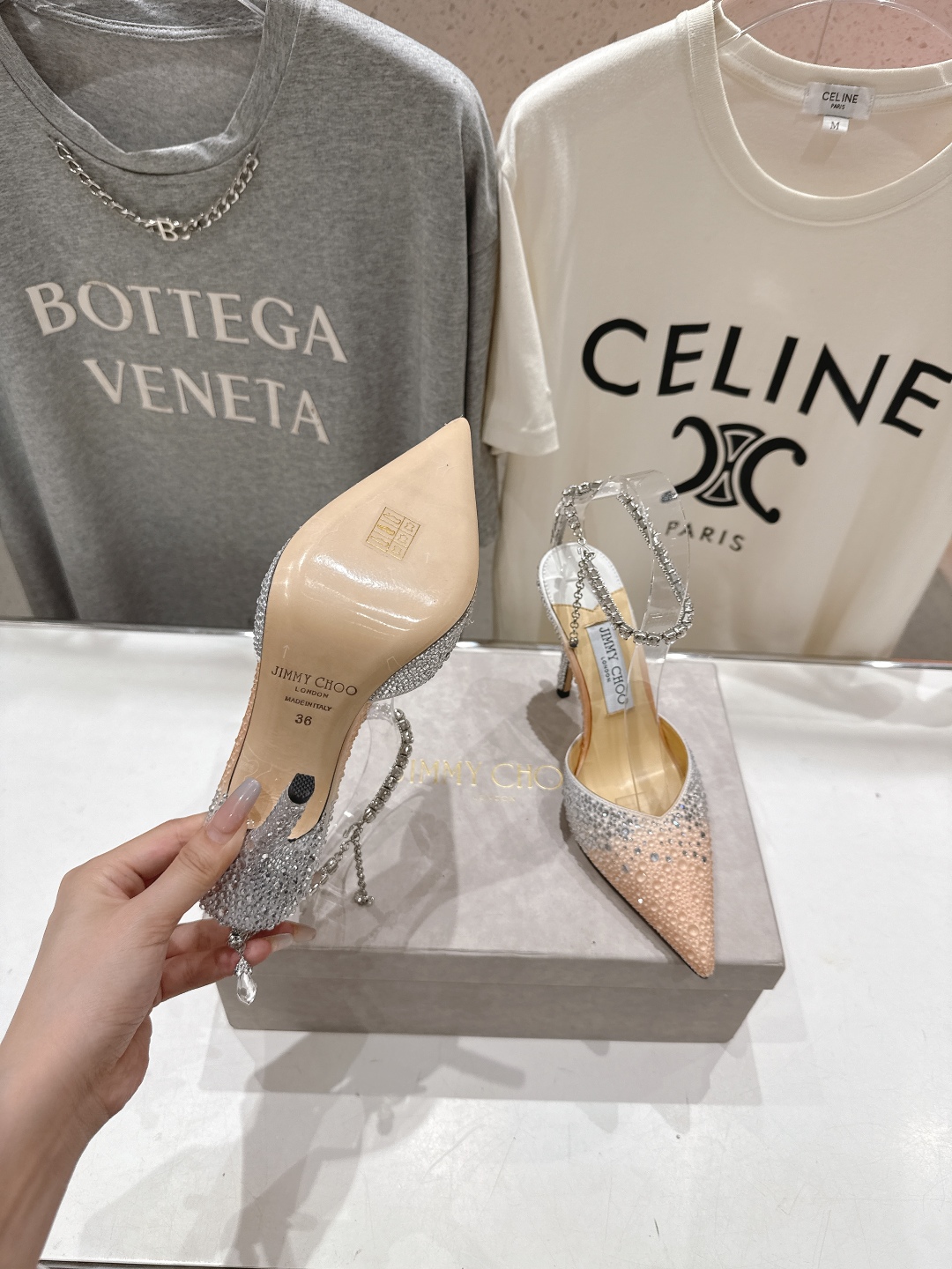 高版本出厂
  JIMMY CHOO*｜JC/吉米周2025ss夏季新款烫钻高跟凉鞋

原版套楦，完美的
