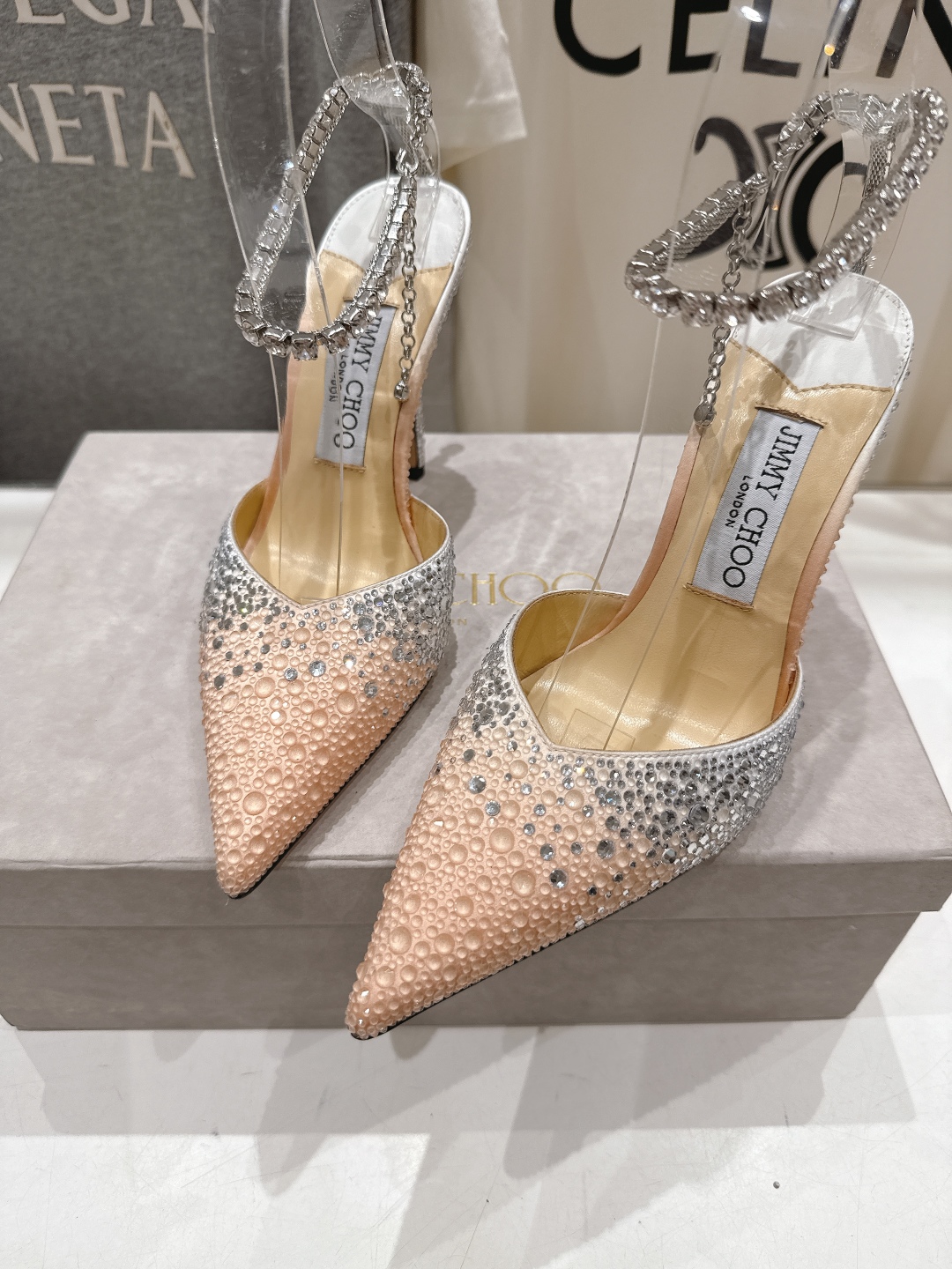 高版本出厂
  JIMMY CHOO*｜JC/吉米周2025ss夏季新款烫钻高跟凉鞋

原版套楦，完美的