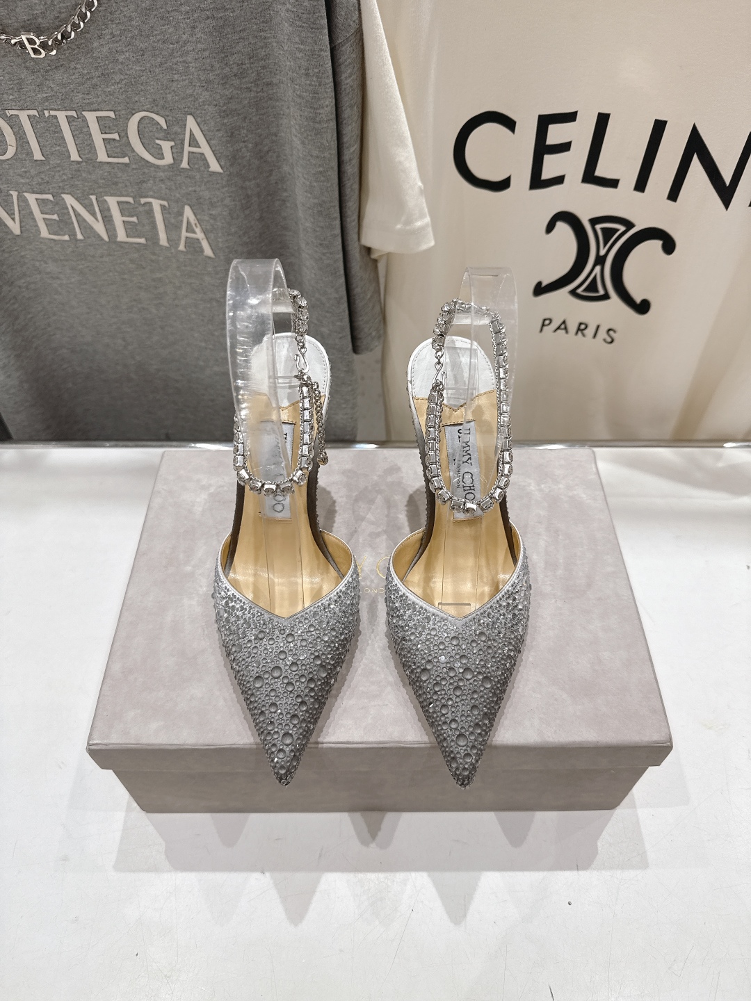 高版本出厂
  JIMMY CHOO*｜JC/吉米周2025ss夏季新款烫钻高跟凉鞋

原版套楦，完美的