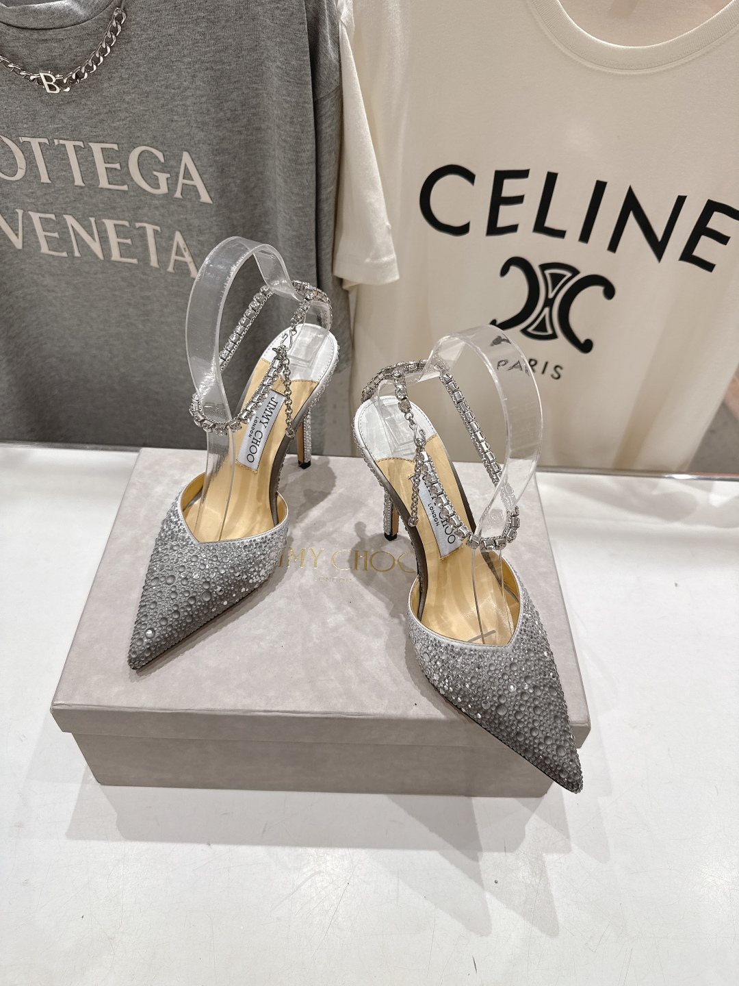 高版本出厂
  JIMMY CHOO*｜JC/吉米周2025ss夏季新款烫钻高跟凉鞋

原版套楦，完美的