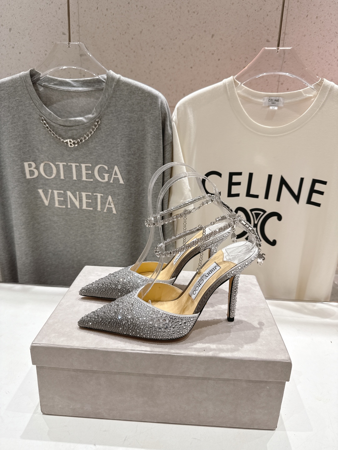 高版本出厂
  JIMMY CHOO*｜JC/吉米周2025ss夏季新款烫钻高跟凉鞋

原版套楦，完美的