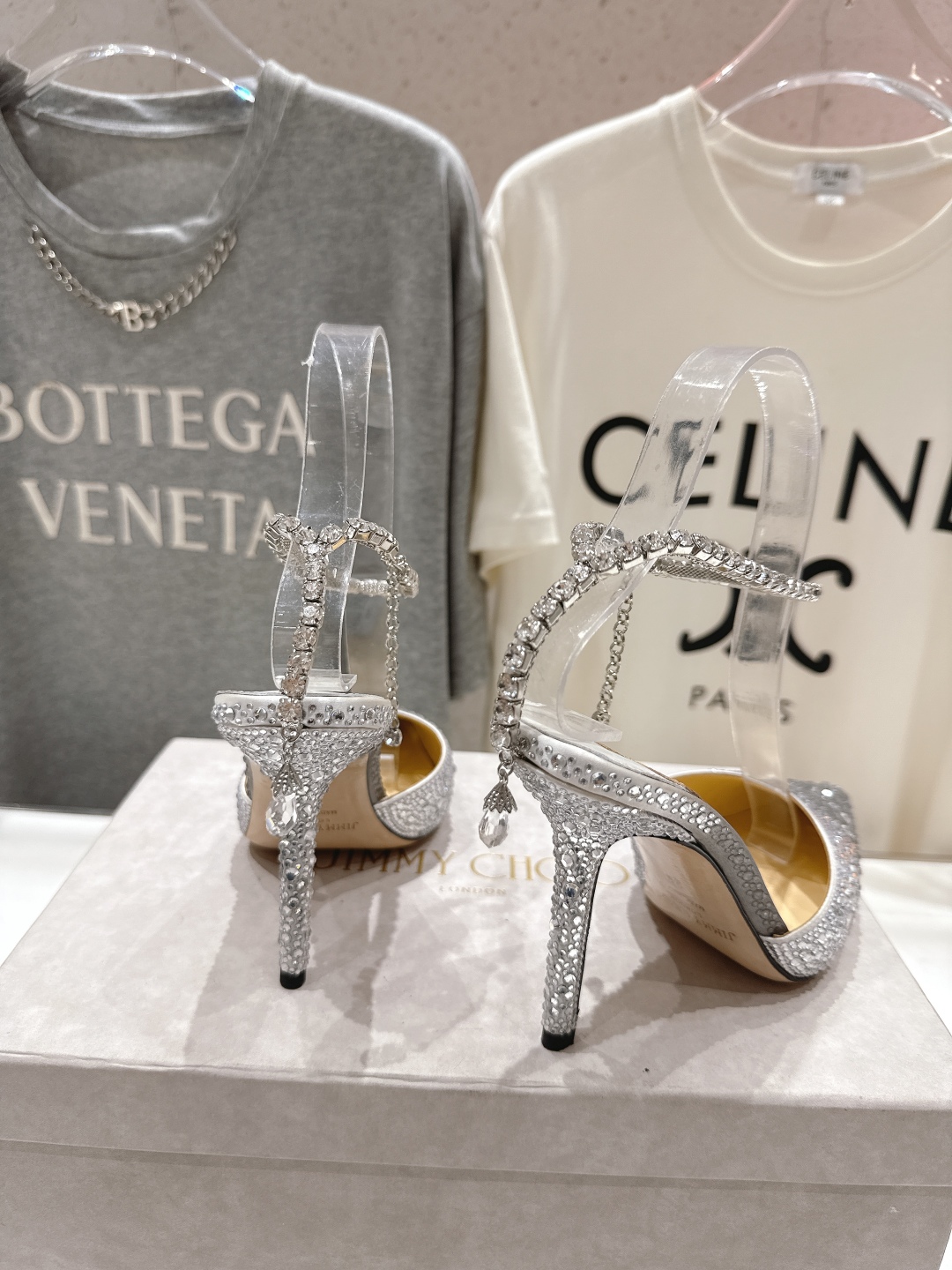 高版本出厂
  JIMMY CHOO*｜JC/吉米周2025ss夏季新款烫钻高跟凉鞋

原版套楦，完美的