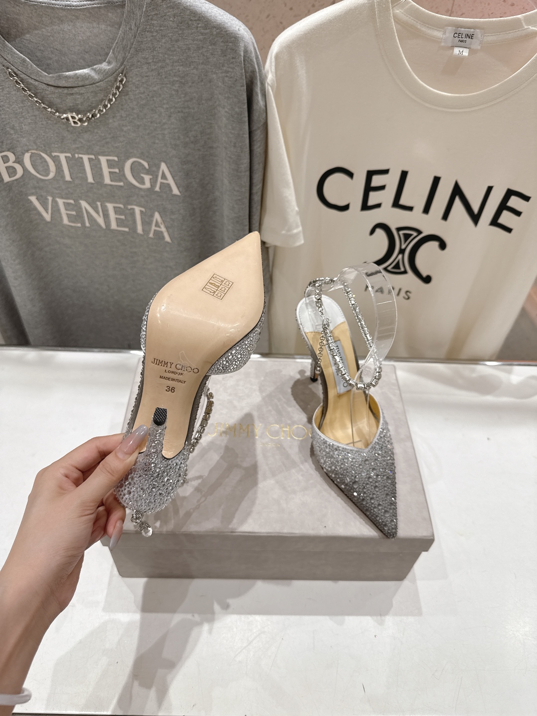 高版本出厂
  JIMMY CHOO*｜JC/吉米周2025ss夏季新款烫钻高跟凉鞋

原版套楦，完美的