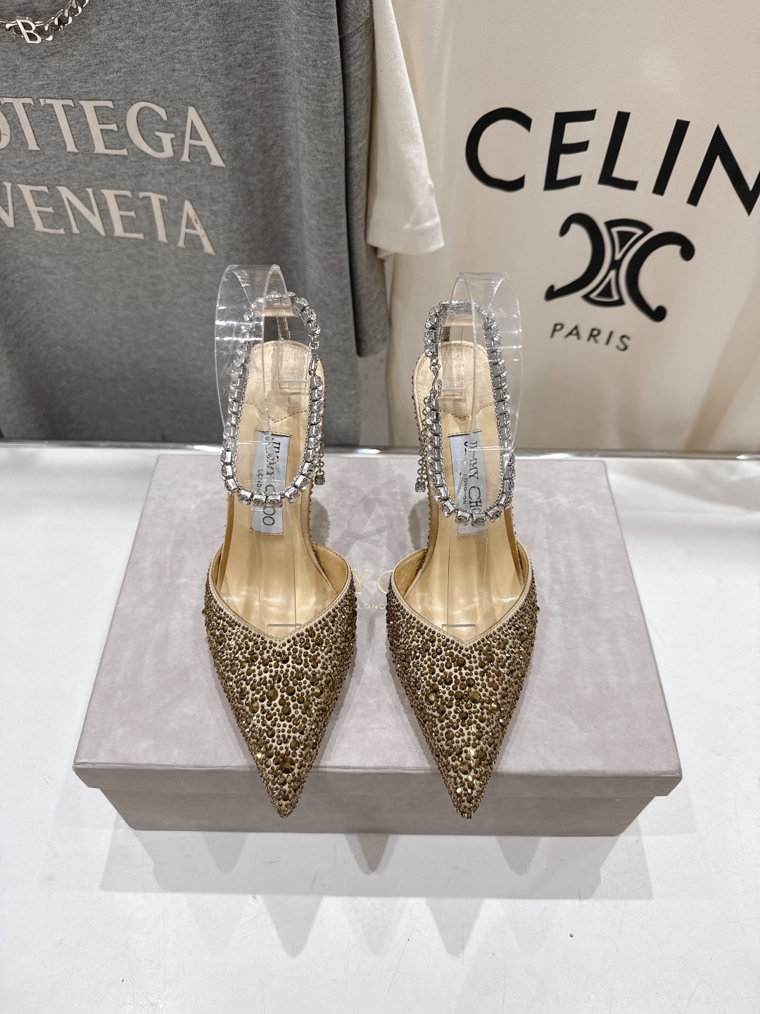 高版本出厂
  JIMMY CHOO*｜JC/吉米周2025ss夏季新款烫钻高跟凉鞋

原版套楦，完美的
