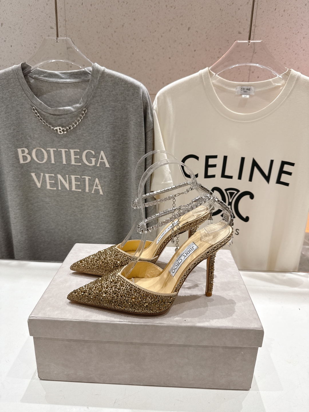 高版本出厂
  JIMMY CHOO*｜JC/吉米周2025ss夏季新款烫钻高跟凉鞋

原版套楦，完美的