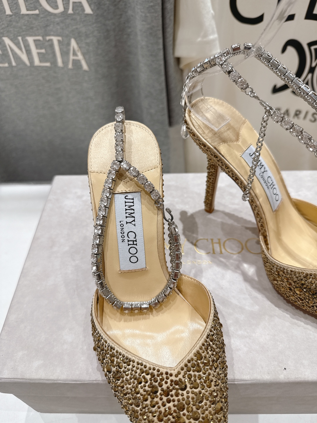 高版本出厂
  JIMMY CHOO*｜JC/吉米周2025ss夏季新款烫钻高跟凉鞋

原版套楦，完美的