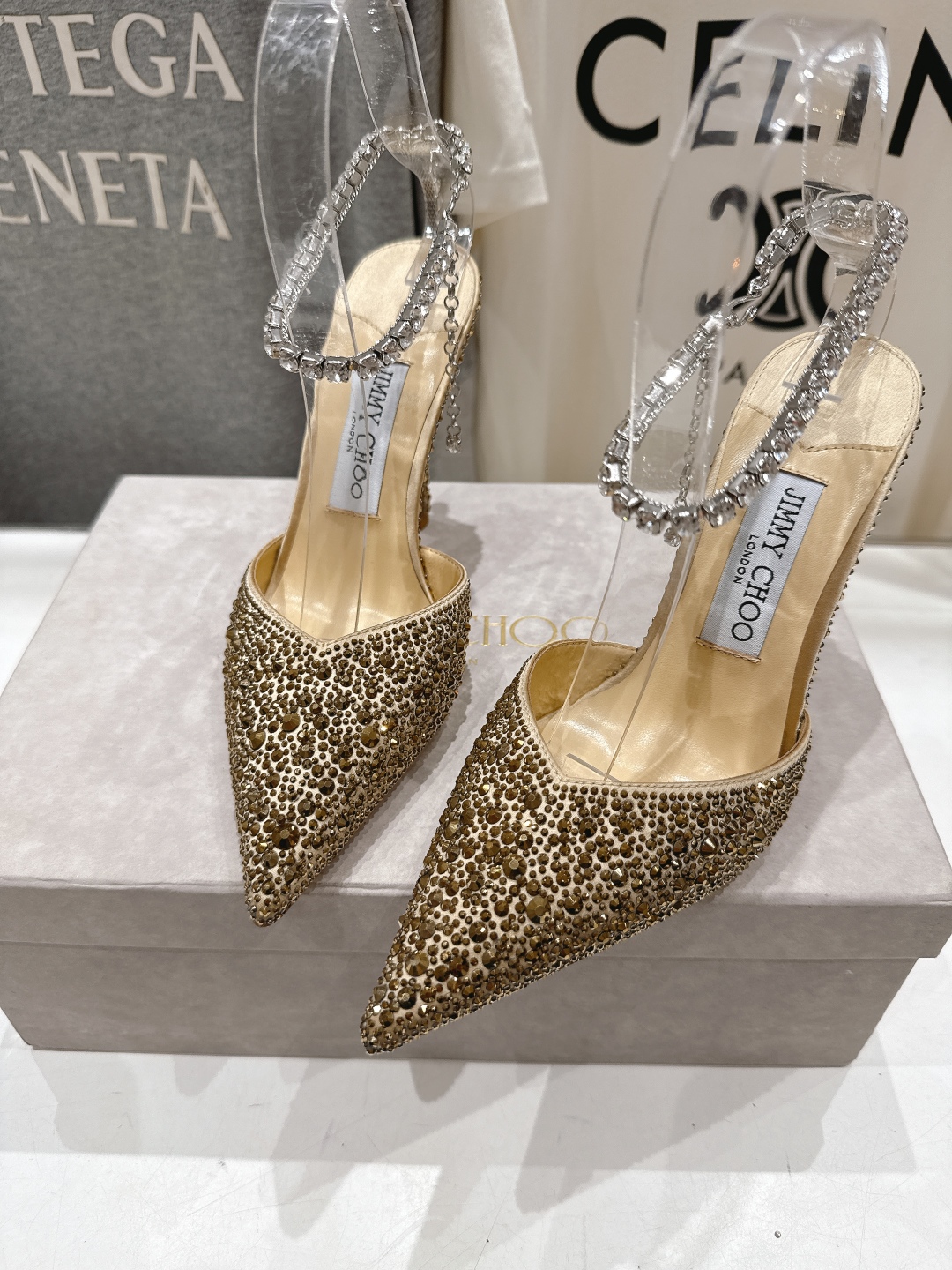 高版本出厂
  JIMMY CHOO*｜JC/吉米周2025ss夏季新款烫钻高跟凉鞋

原版套楦，完美的