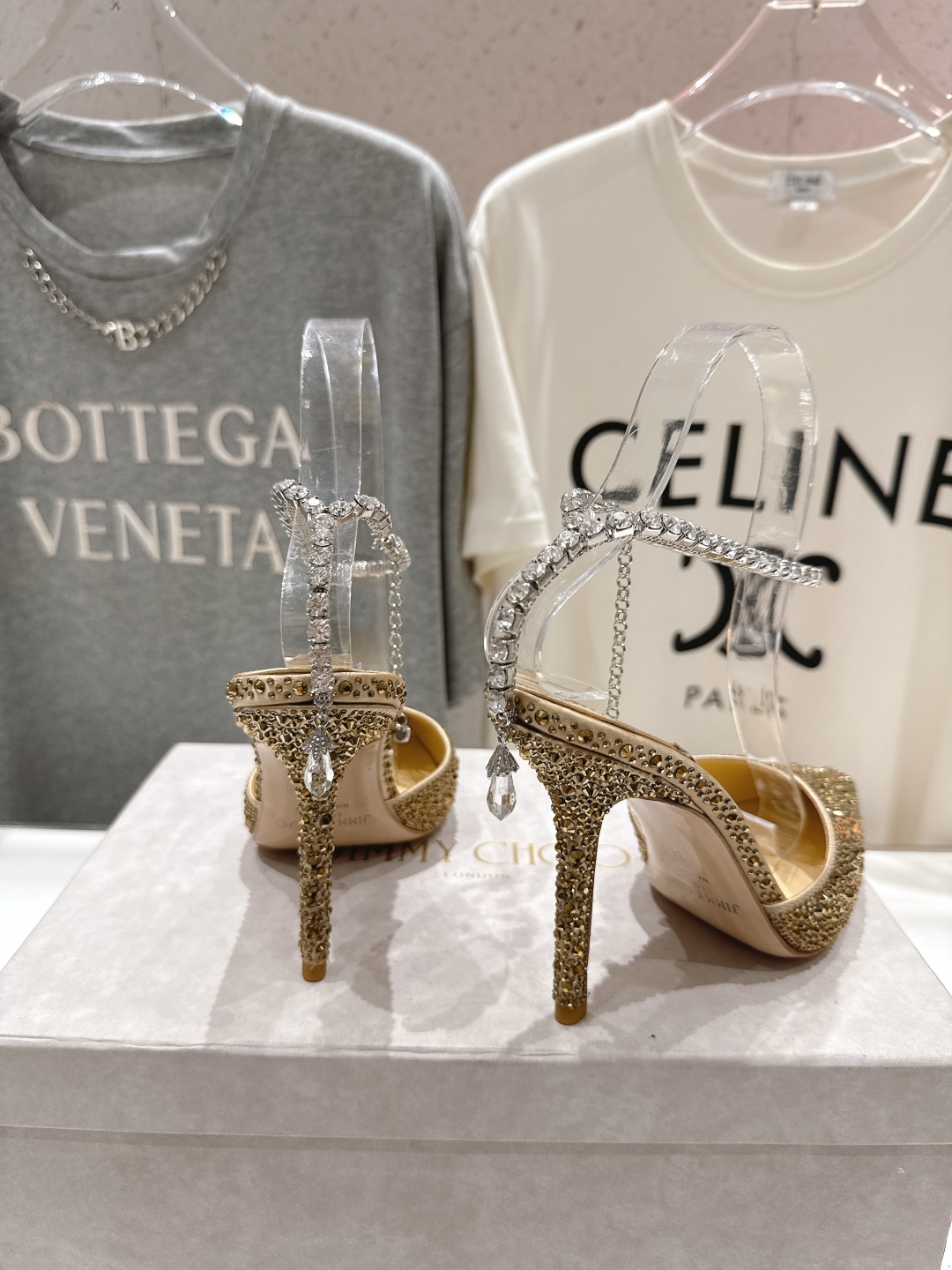 高版本出厂
  JIMMY CHOO*｜JC/吉米周2025ss夏季新款烫钻高跟凉鞋

原版套楦，完美的