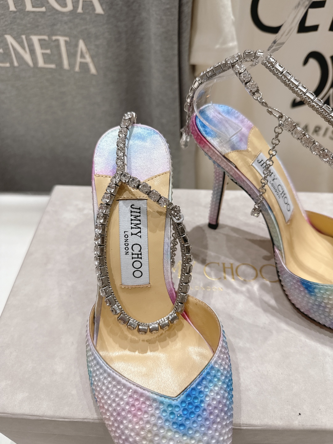 高版本出厂
  JIMMY CHOO*｜JC/吉米周2025ss夏季新款烫钻高跟凉鞋

原版套楦，完美的