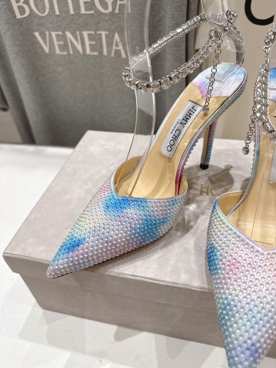 高版本出厂
  JIMMY CHOO*｜JC/吉米周2025ss夏季新款烫钻高跟凉鞋

原版套楦，完美的
