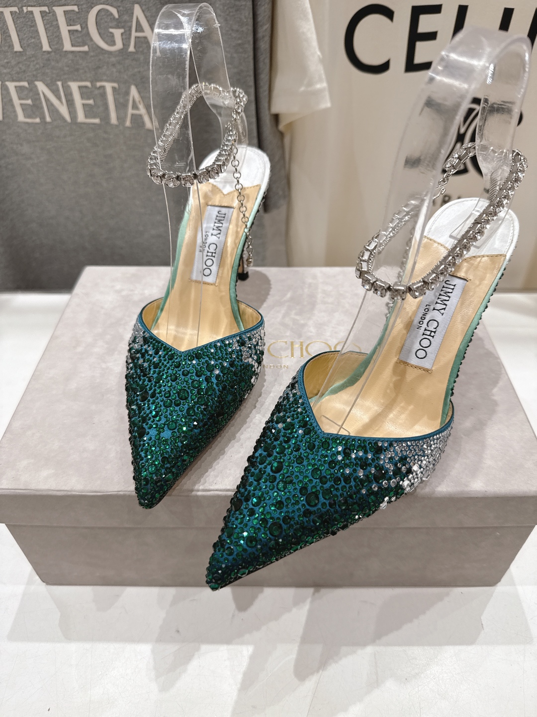 高版本出厂
  JIMMY CHOO*｜JC/吉米周2025ss夏季新款烫钻高跟凉鞋

原版套楦，完美的