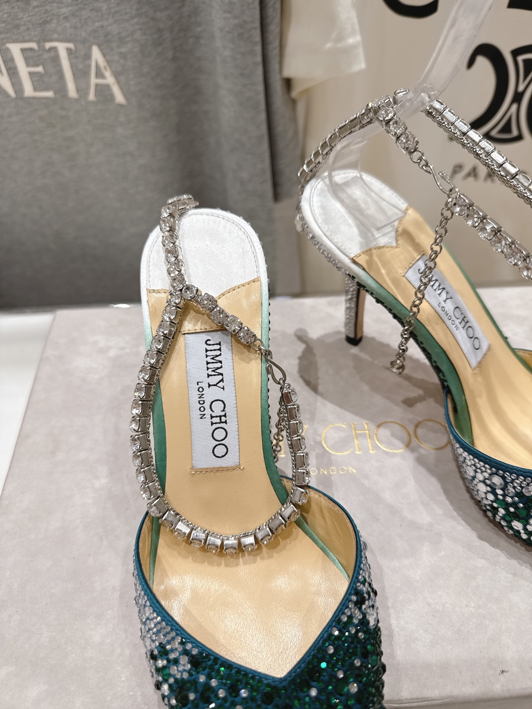 高版本出厂
  JIMMY CHOO*｜JC/吉米周2025ss夏季新款烫钻高跟凉鞋

原版套楦，完美的