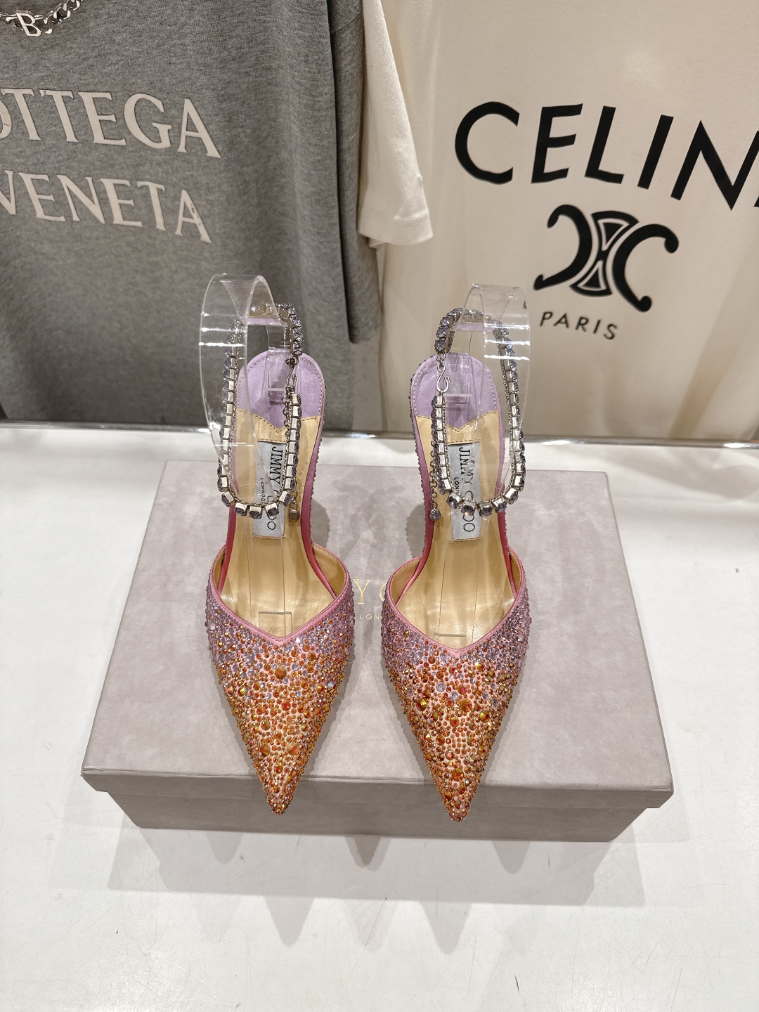 高版本出厂
  JIMMY CHOO*｜JC/吉米周2025ss夏季新款烫钻高跟凉鞋

原版套楦，完美的