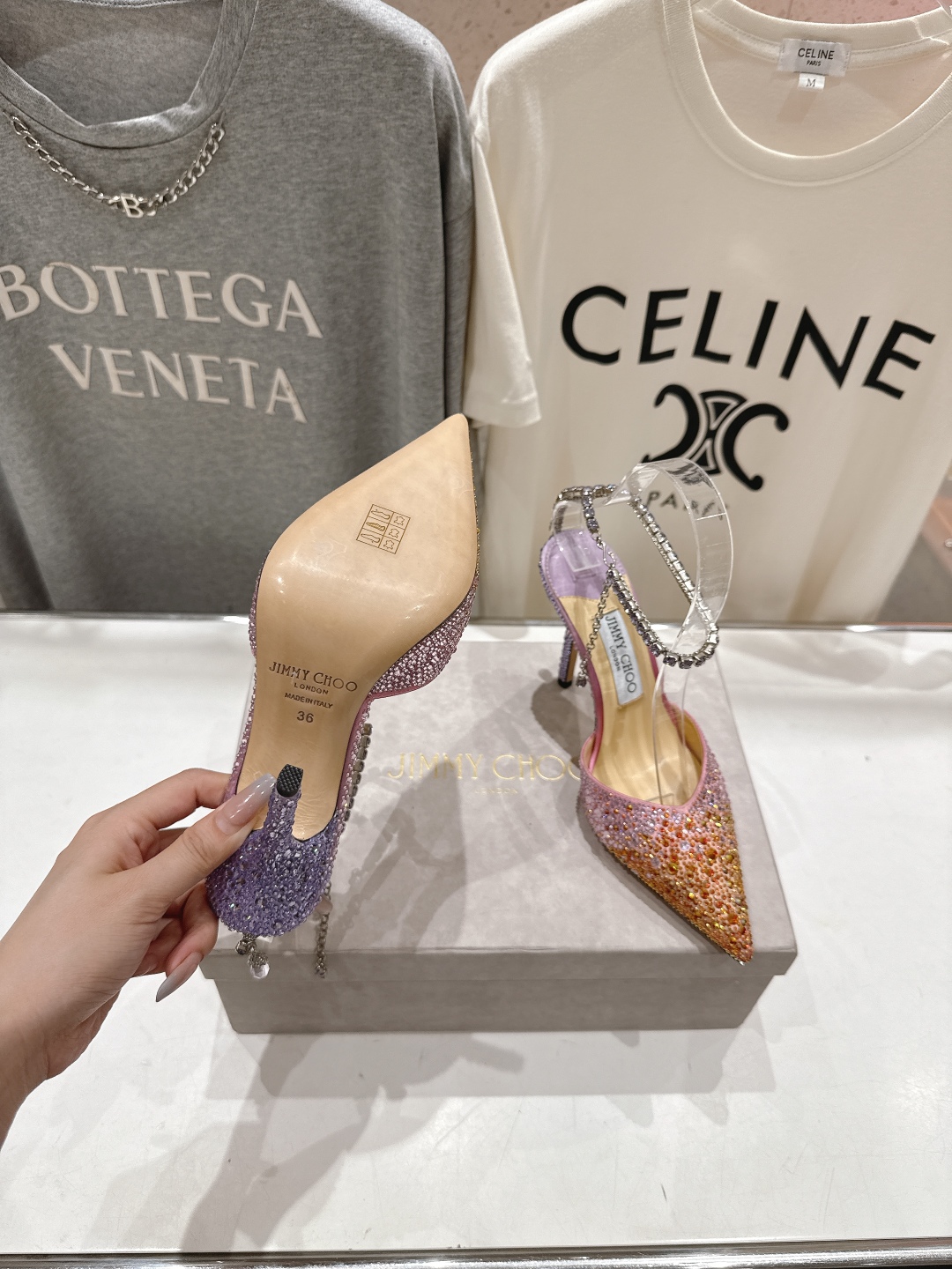 高版本出厂
  JIMMY CHOO*｜JC/吉米周2025ss夏季新款烫钻高跟凉鞋

原版套楦，完美的